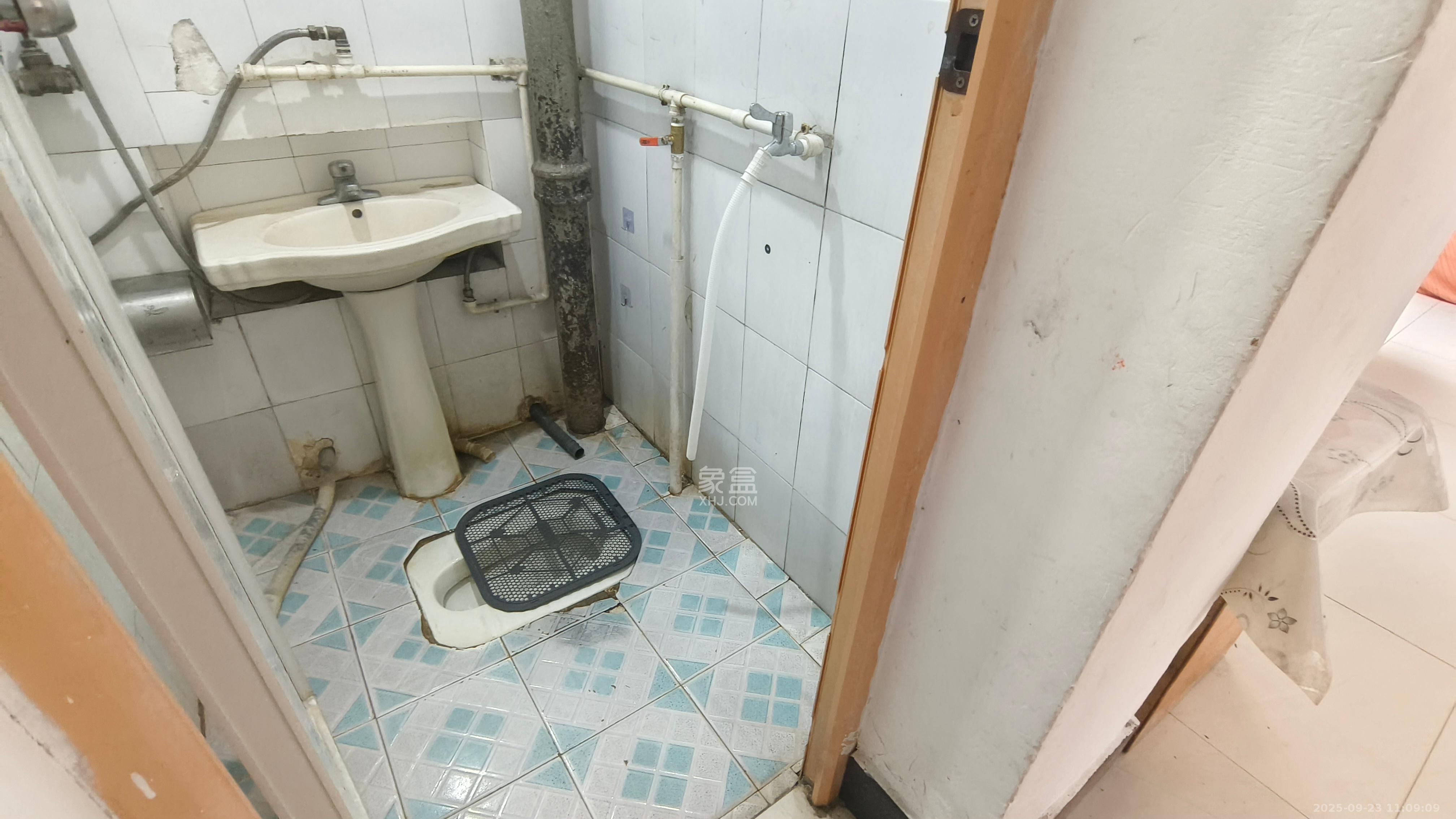 仰天湖二十三冶宿舍 2室1厅1卫 1400.0元/月 仰天湖二十三冶宿舍 2室1厅1卫 1400.0元/月室内图