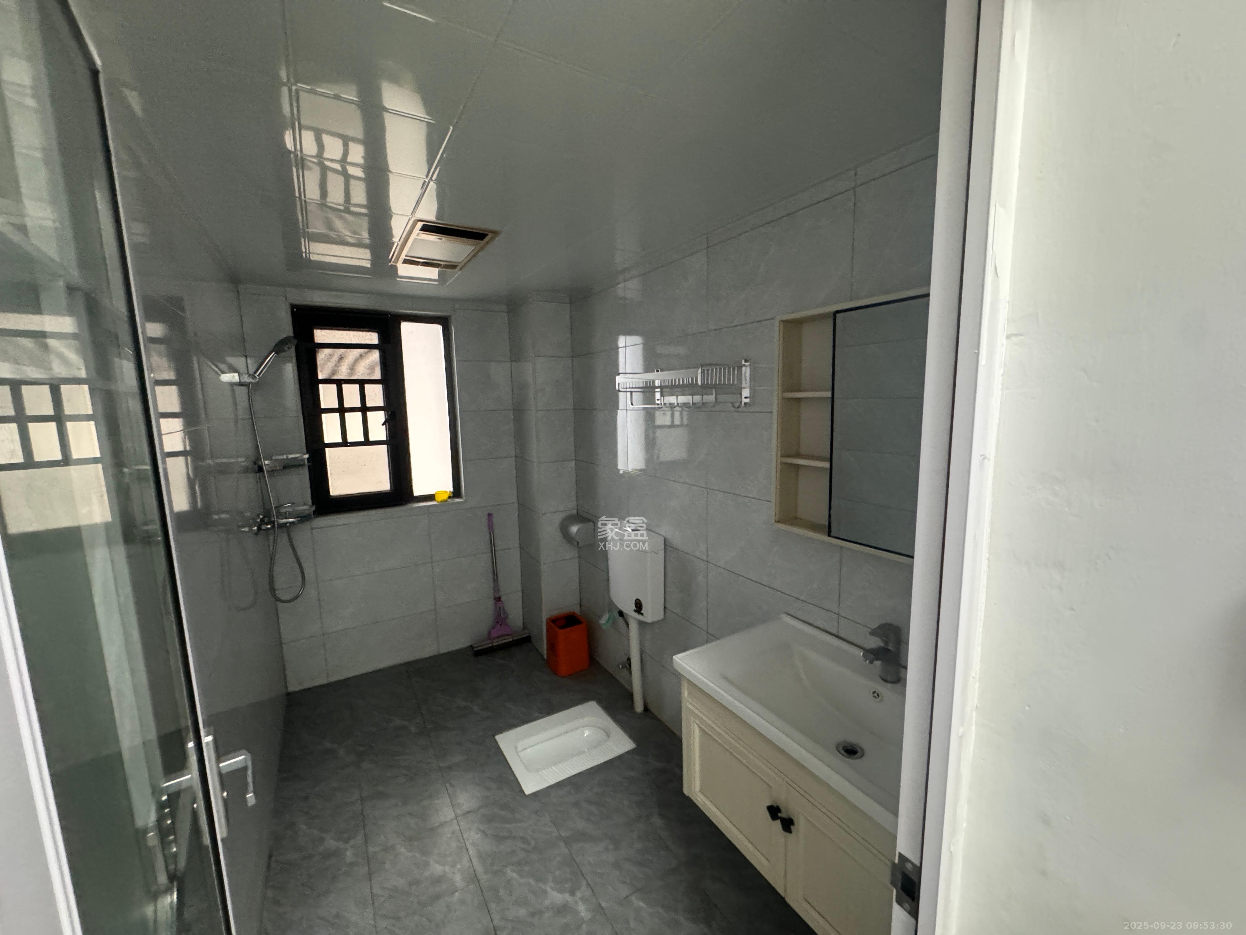 山语城三期 3室2厅2卫 2200.0元/月 山语城三期 3室2厅2卫 2200.0元/月室内图