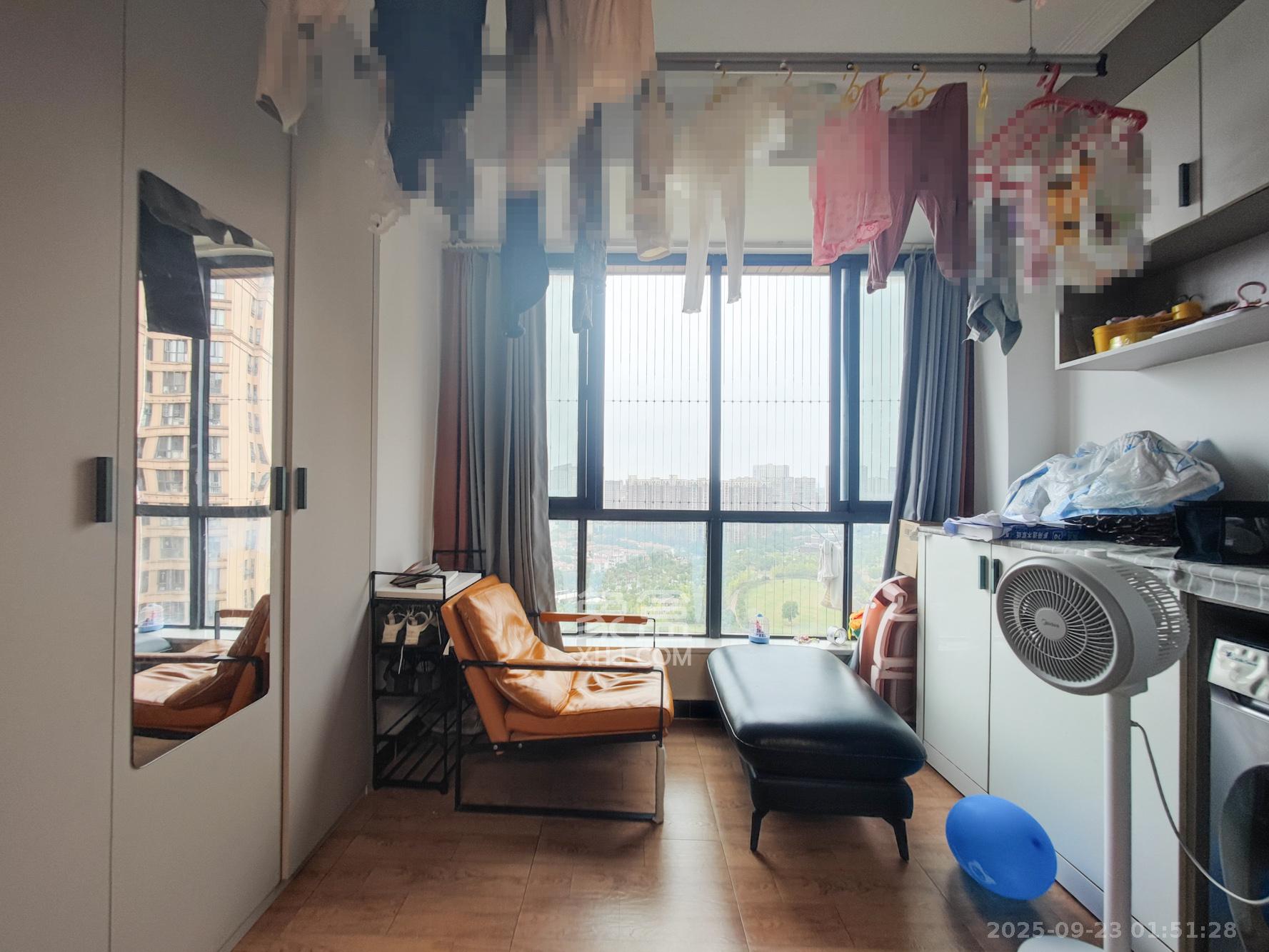 五矿万境水岸二期（五矿万境水岸和苑）  2室2厅1卫    99.6万阳台