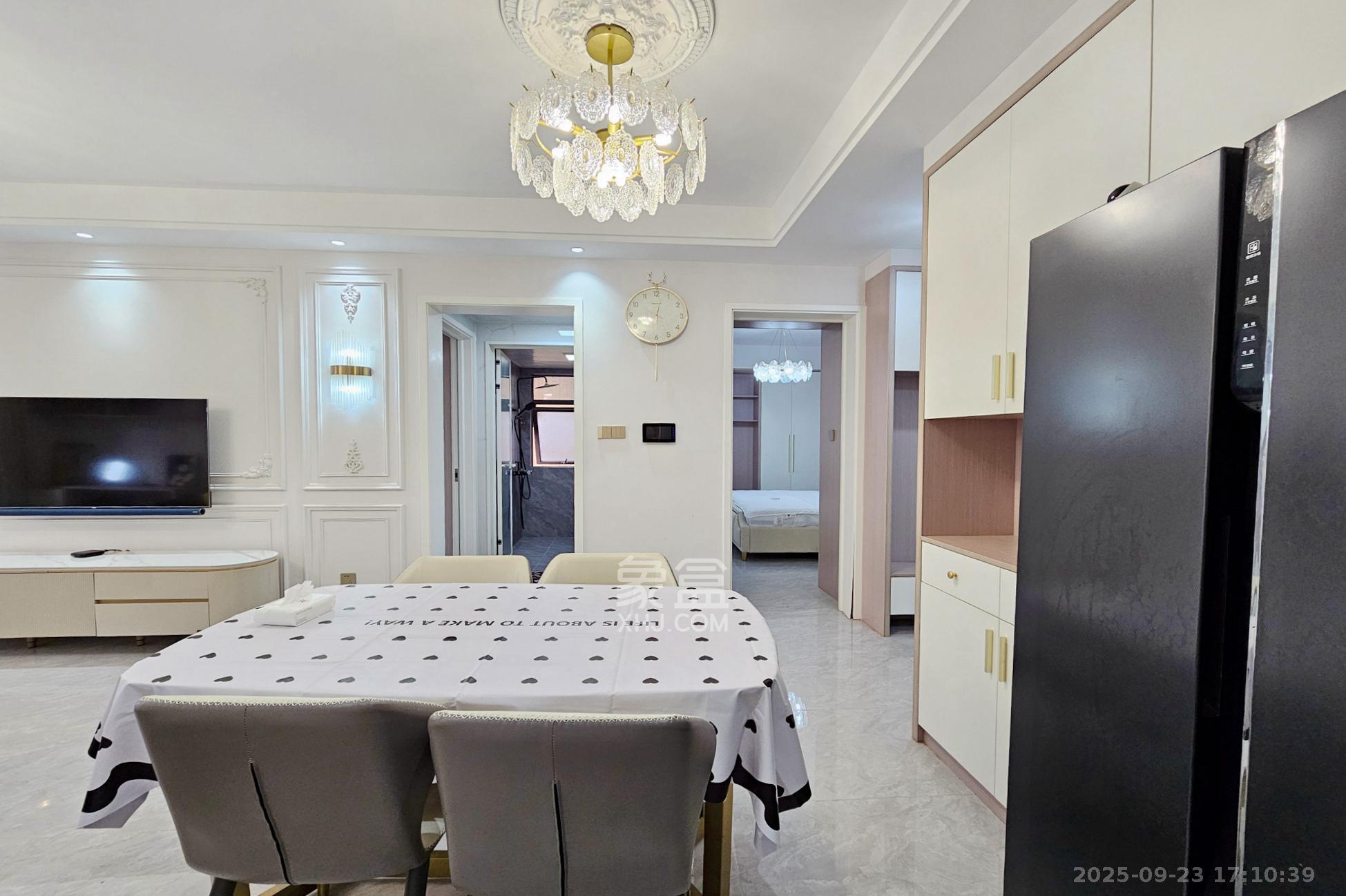 阳光城尚东湾青云苑 2室2厅1卫 100.0万 阳光城尚东湾青云苑 2室2厅1卫 100.0万客厅