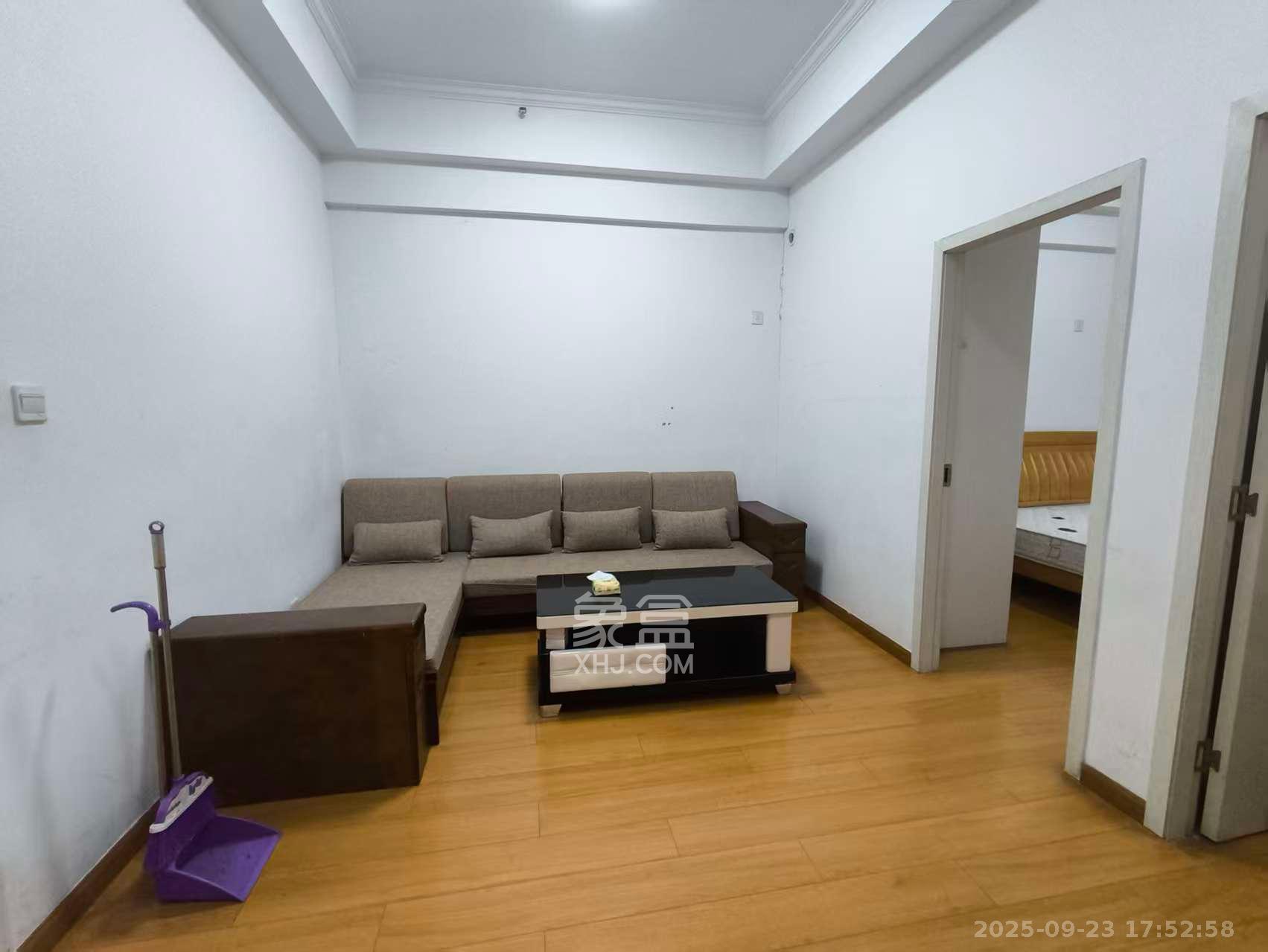 潇湘名城(新里程潇湘名城)  2室2厅1卫    2000.0元/月 潇湘名城(新里程潇湘名城)  2室2厅1卫    2000.0元/月室内图