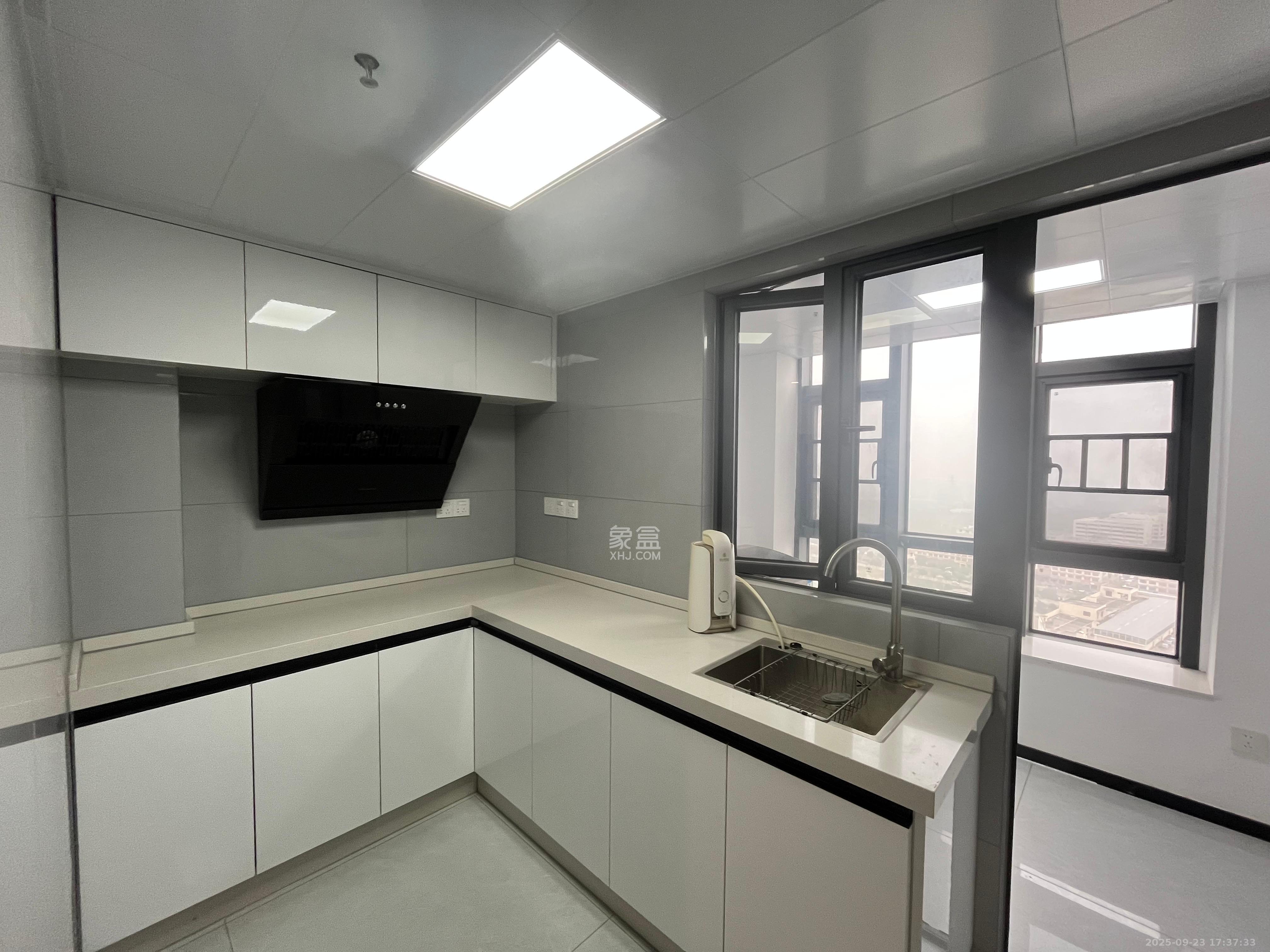 恒大时代广场 3室2厅2卫 2200.0元/月 恒大时代广场 3室2厅2卫 2200.0元/月室内图