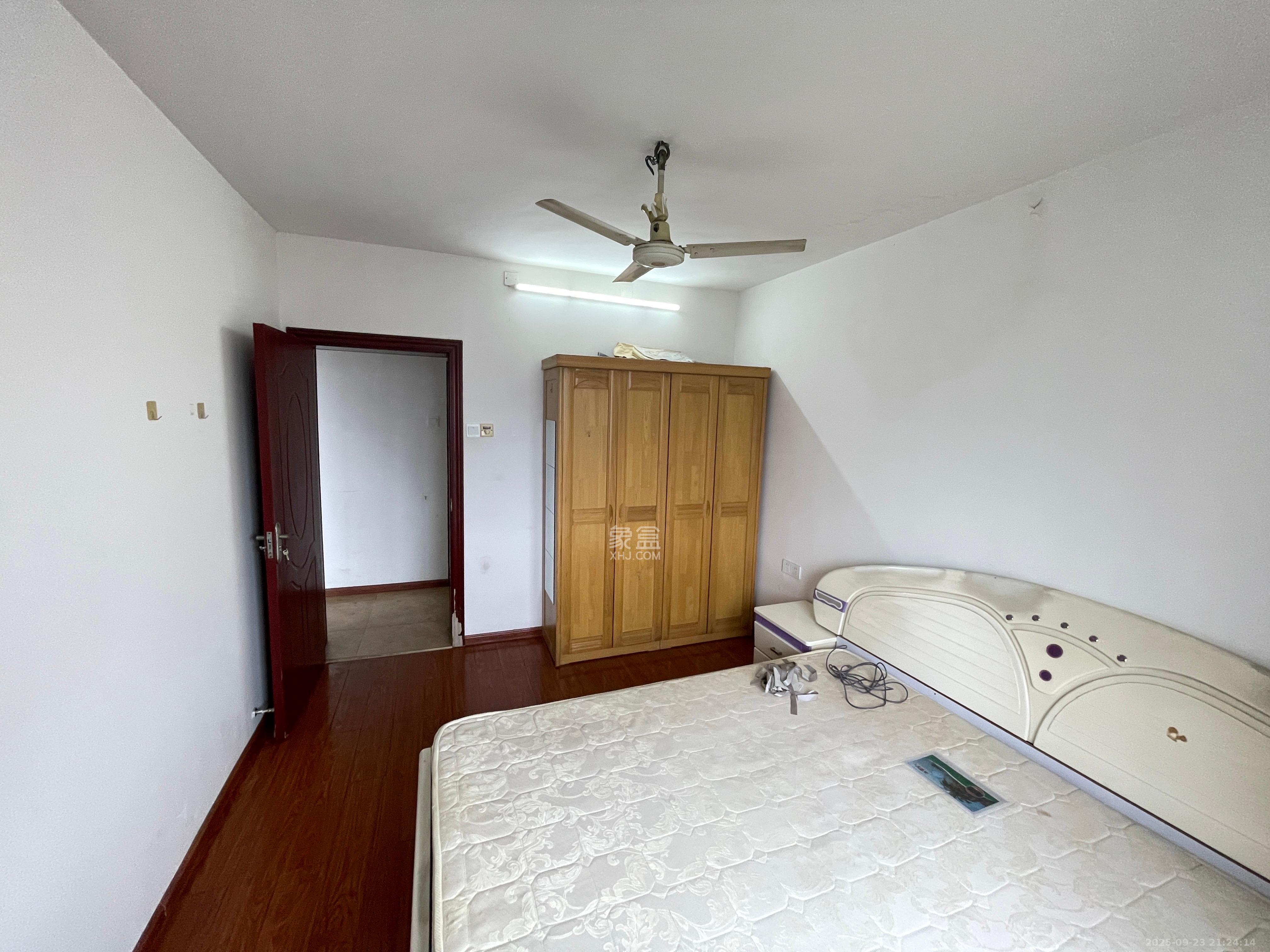 英才园三片  2室2厅1卫    1900.0元/月室内图