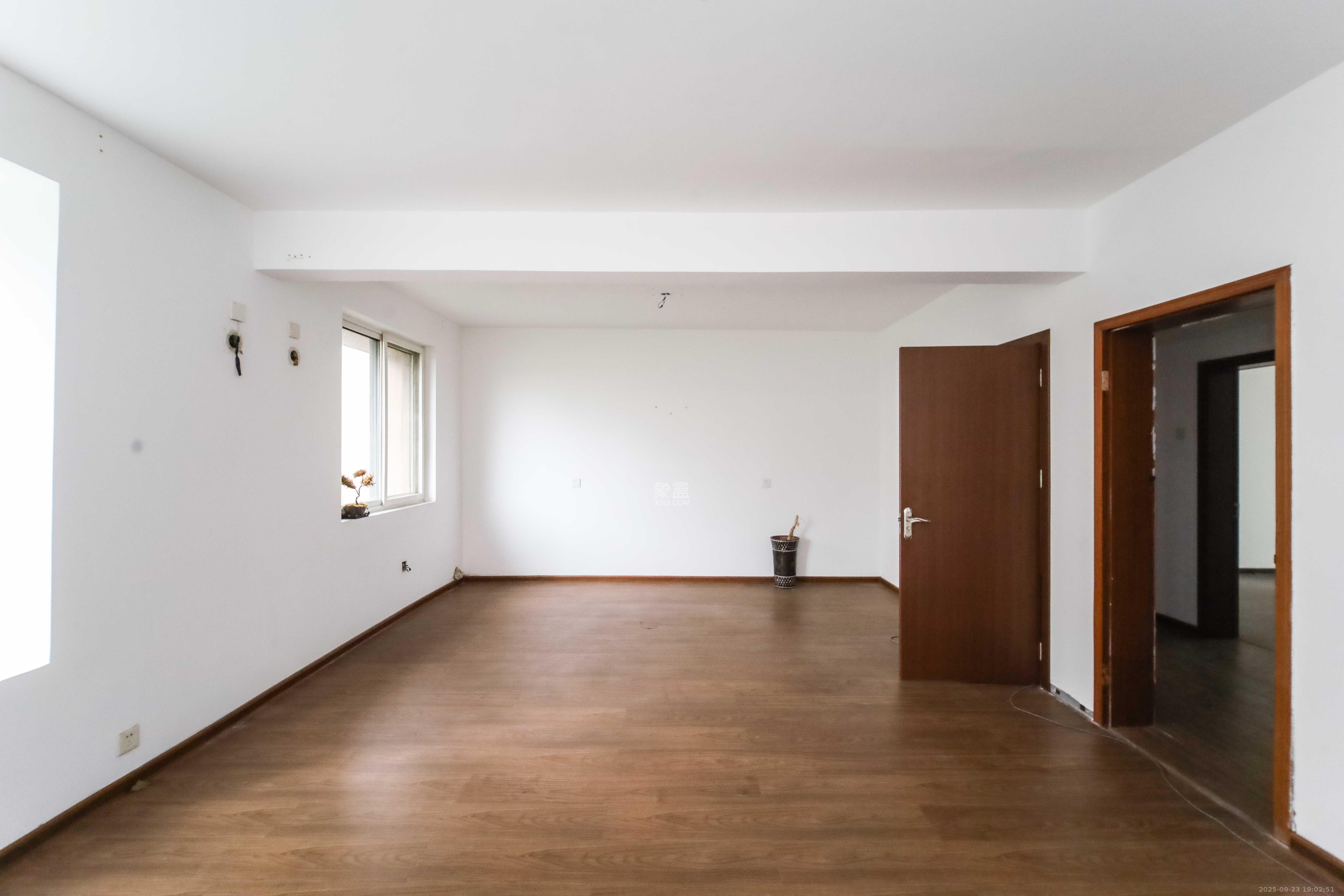 丽景新贵 4室2厅2卫 120.0万 丽景新贵 4室2厅2卫 120.0万卧室