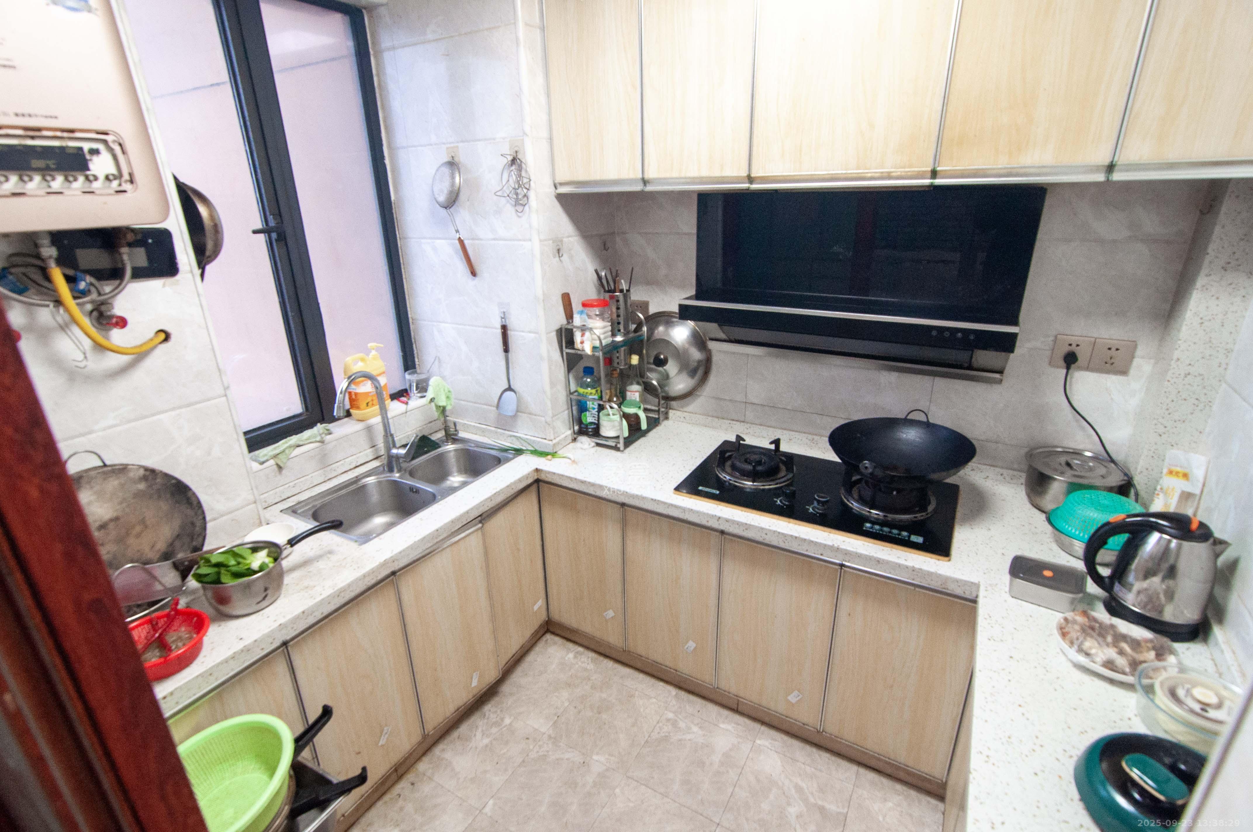 振业城二期 3室2厅2卫 152.0万 振业城二期 3室2厅2卫 152.0万厨房