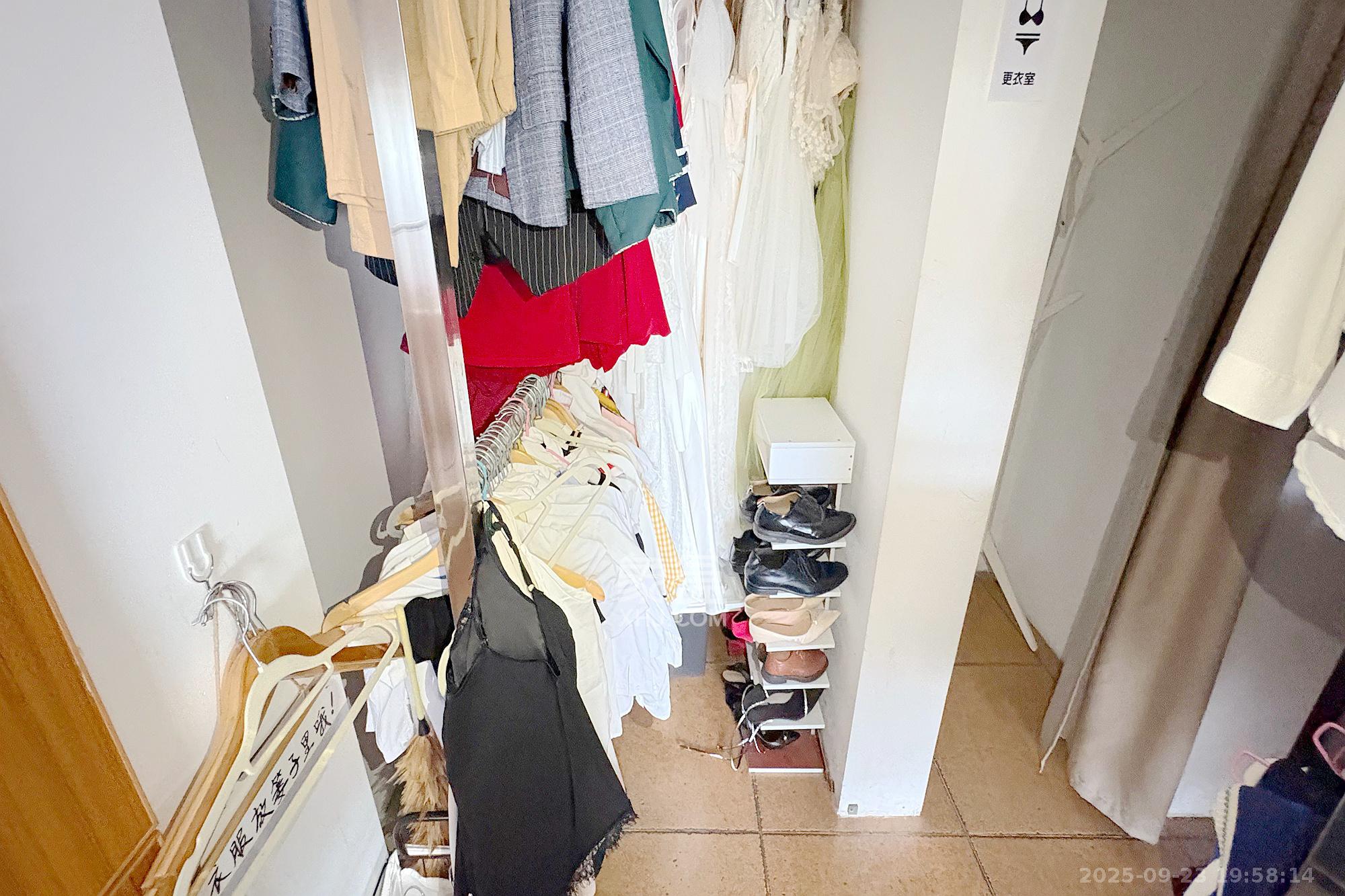 君临国际 2室2厅1卫 117.0万 君临国际 2室2厅1卫 117.0万卧室