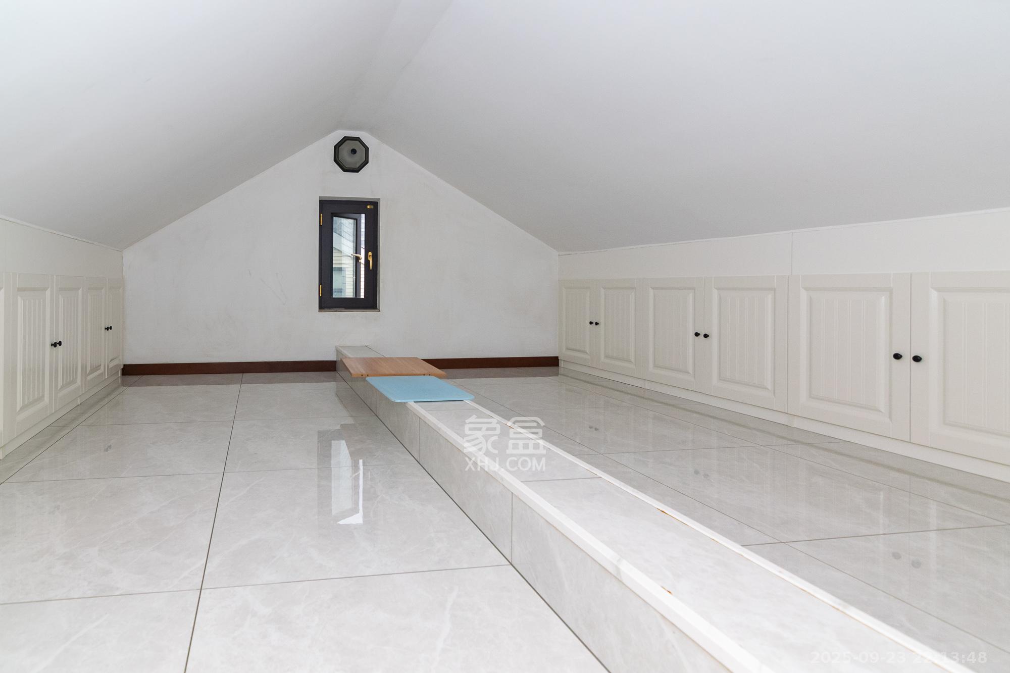 悦禧国际山庄 5室3厅4卫 438.0万 悦禧国际山庄 5室3厅4卫 438.0万其他