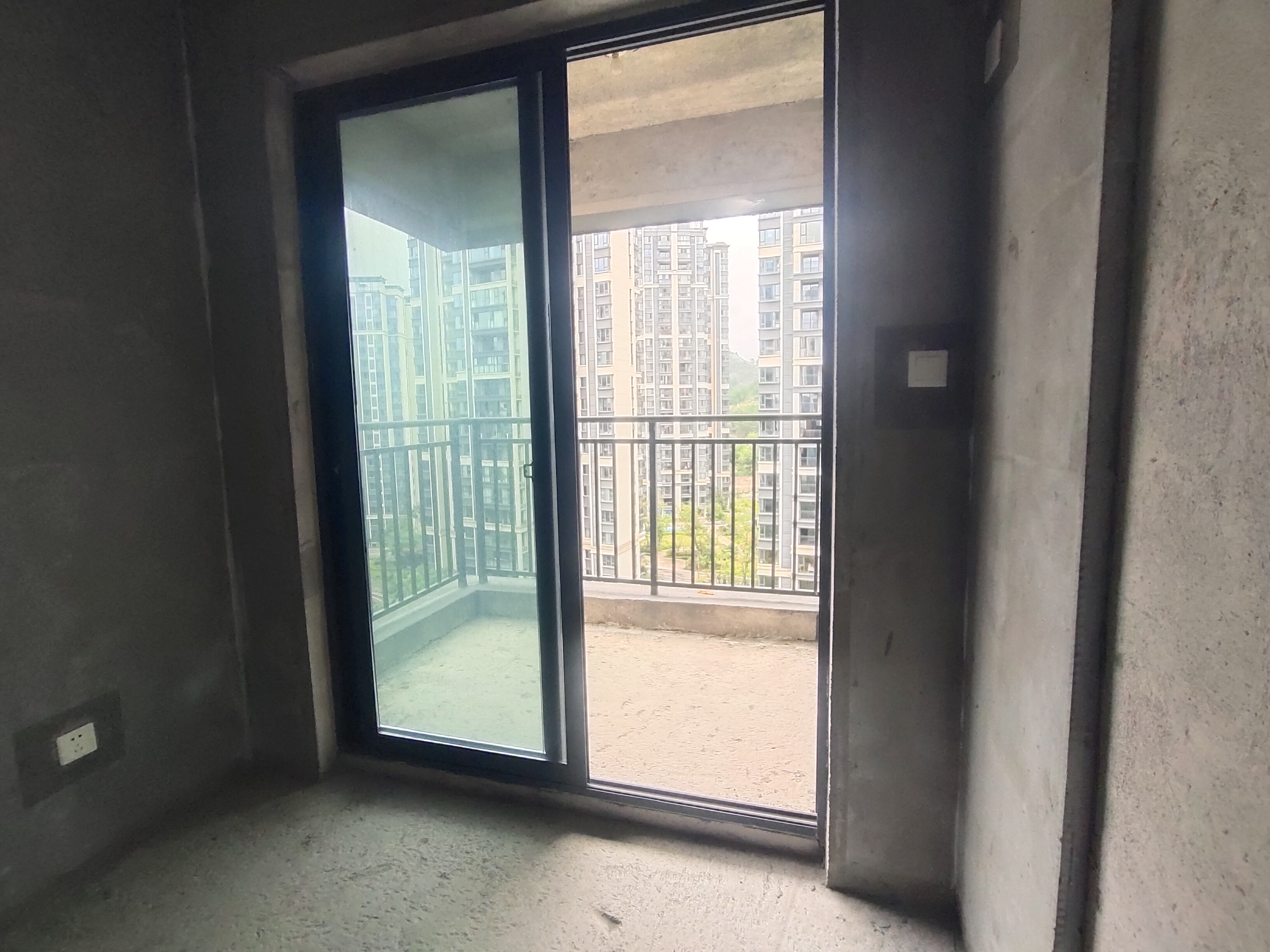 中建凤栖台  4室2厅2卫    53.8万客厅