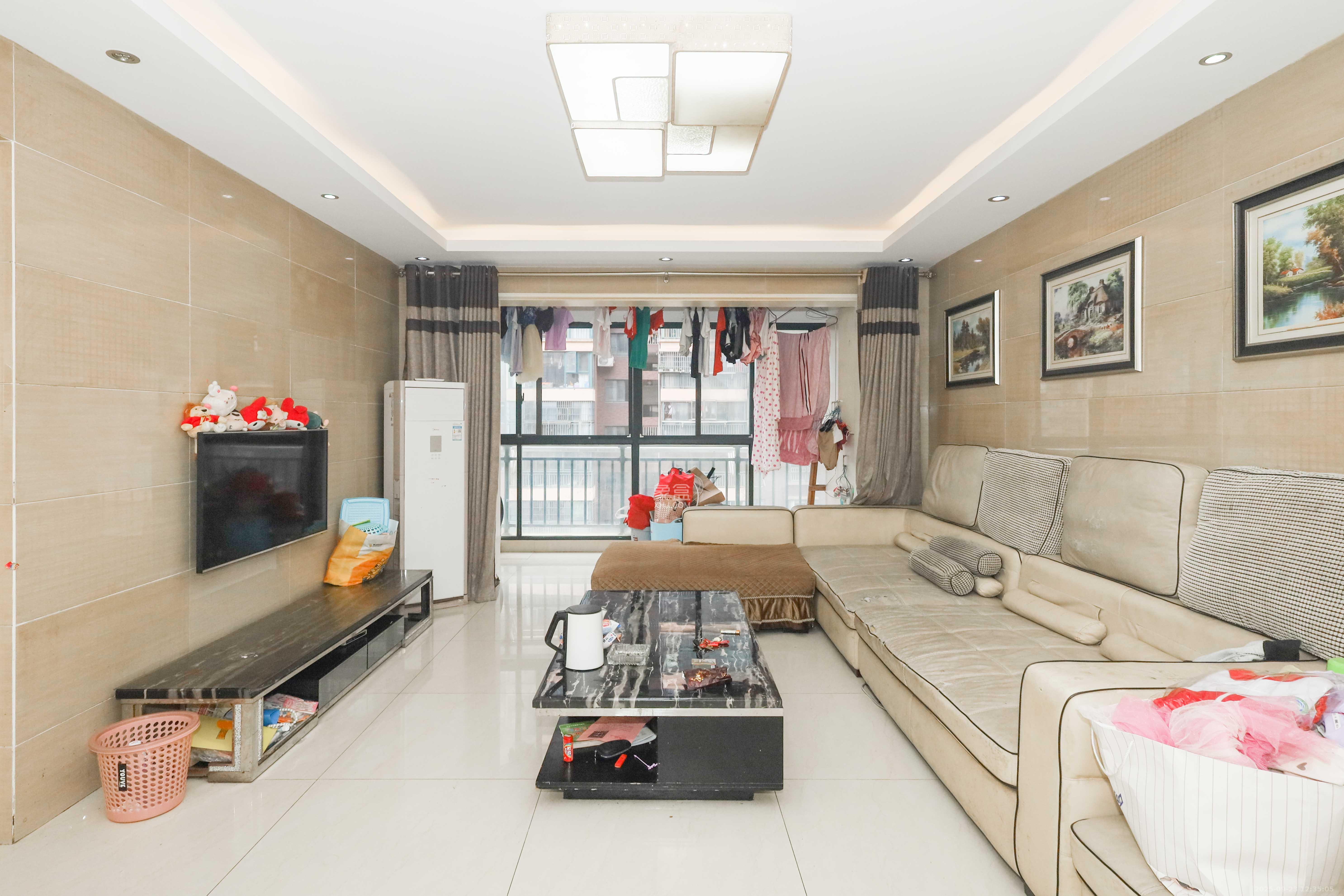 麓谷公馆(涉外国际公馆) 2室0厅0卫 55.0万 麓谷公馆(涉外国际公馆) 2室0厅0卫 55.0万客厅