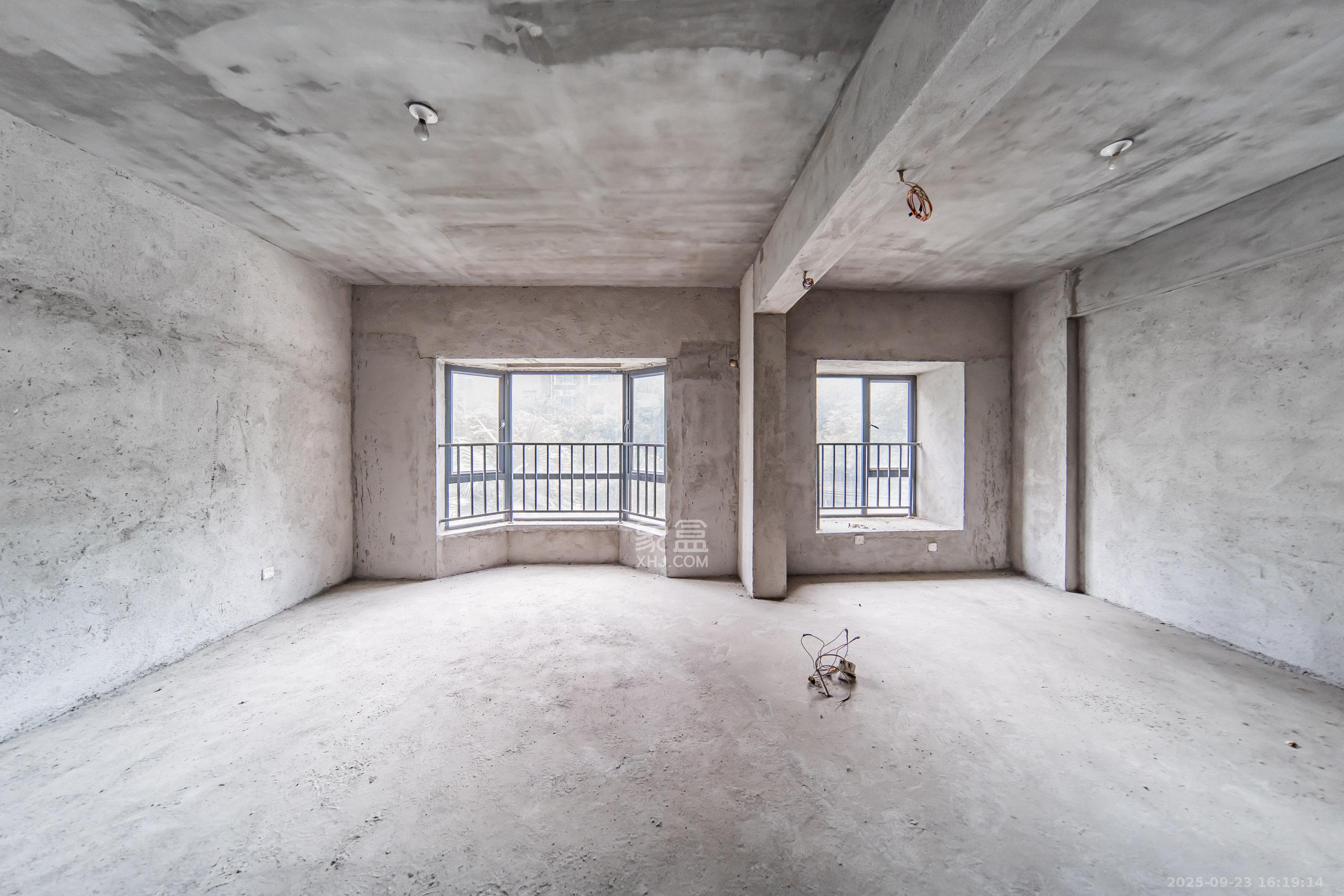 麓山翰林苑 4室2厅2卫 130.0万 麓山翰林苑 4室2厅2卫 130.0万卧室