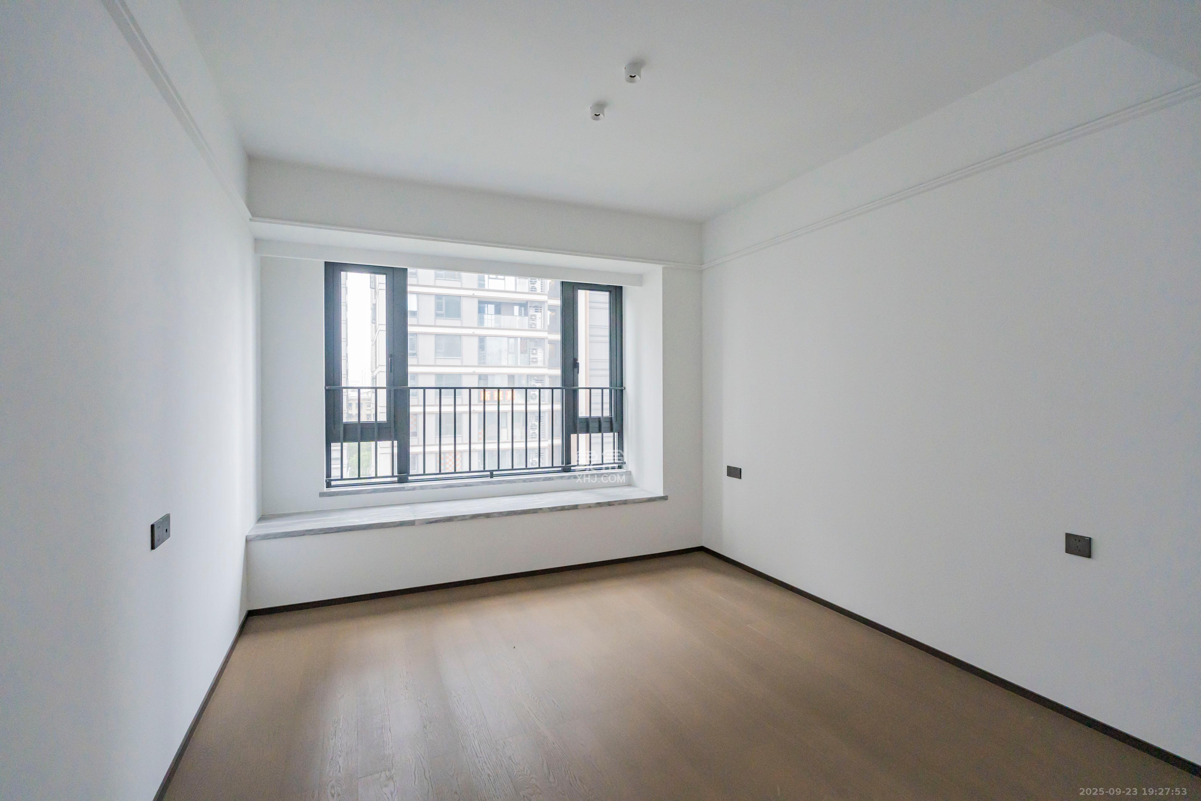 建发养云  4室2厅3卫    530.0万 建发养云  4室2厅3卫    530.0万卧室