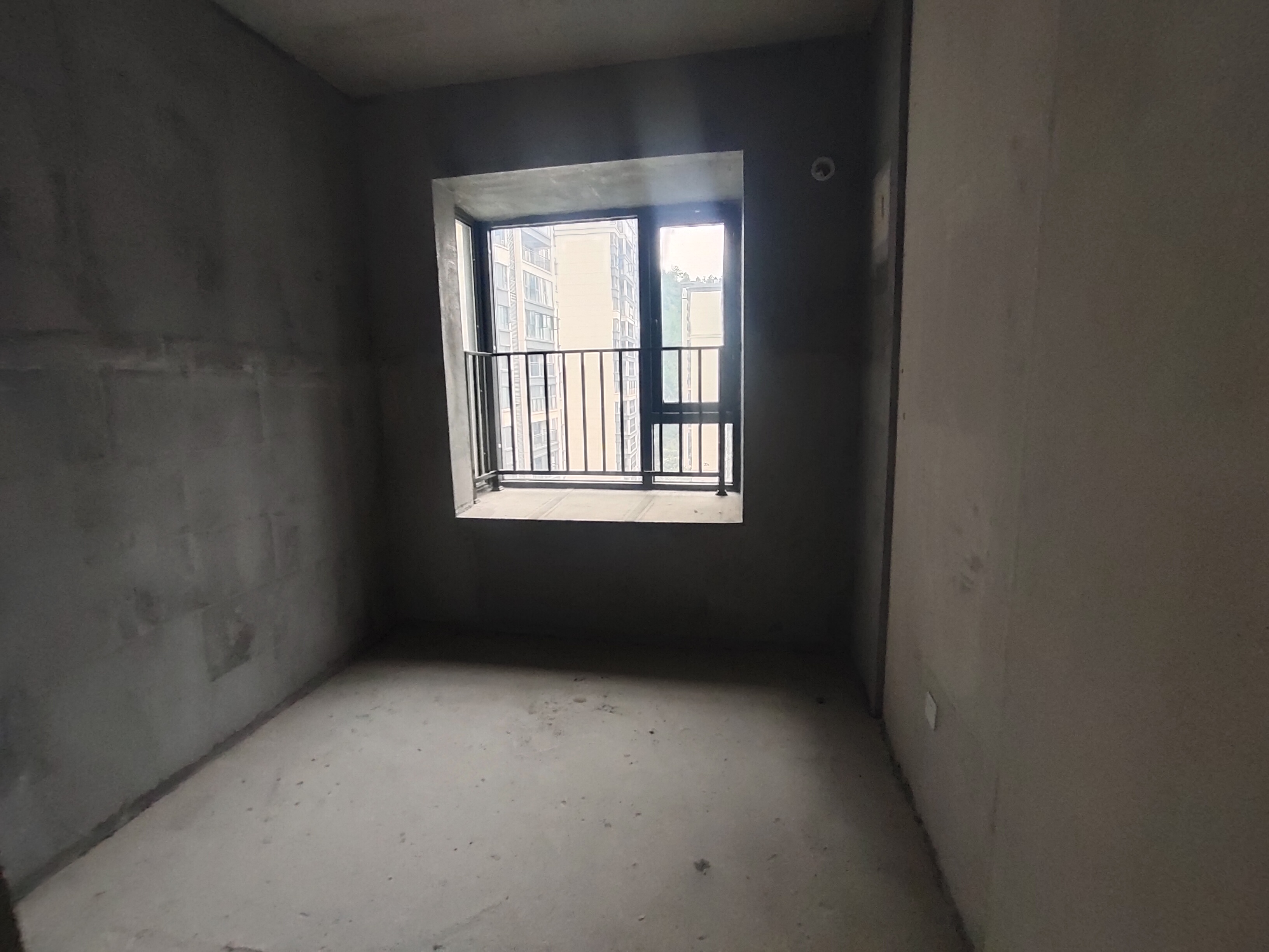 中建凤栖台  3室2厅2卫    43.0万客厅