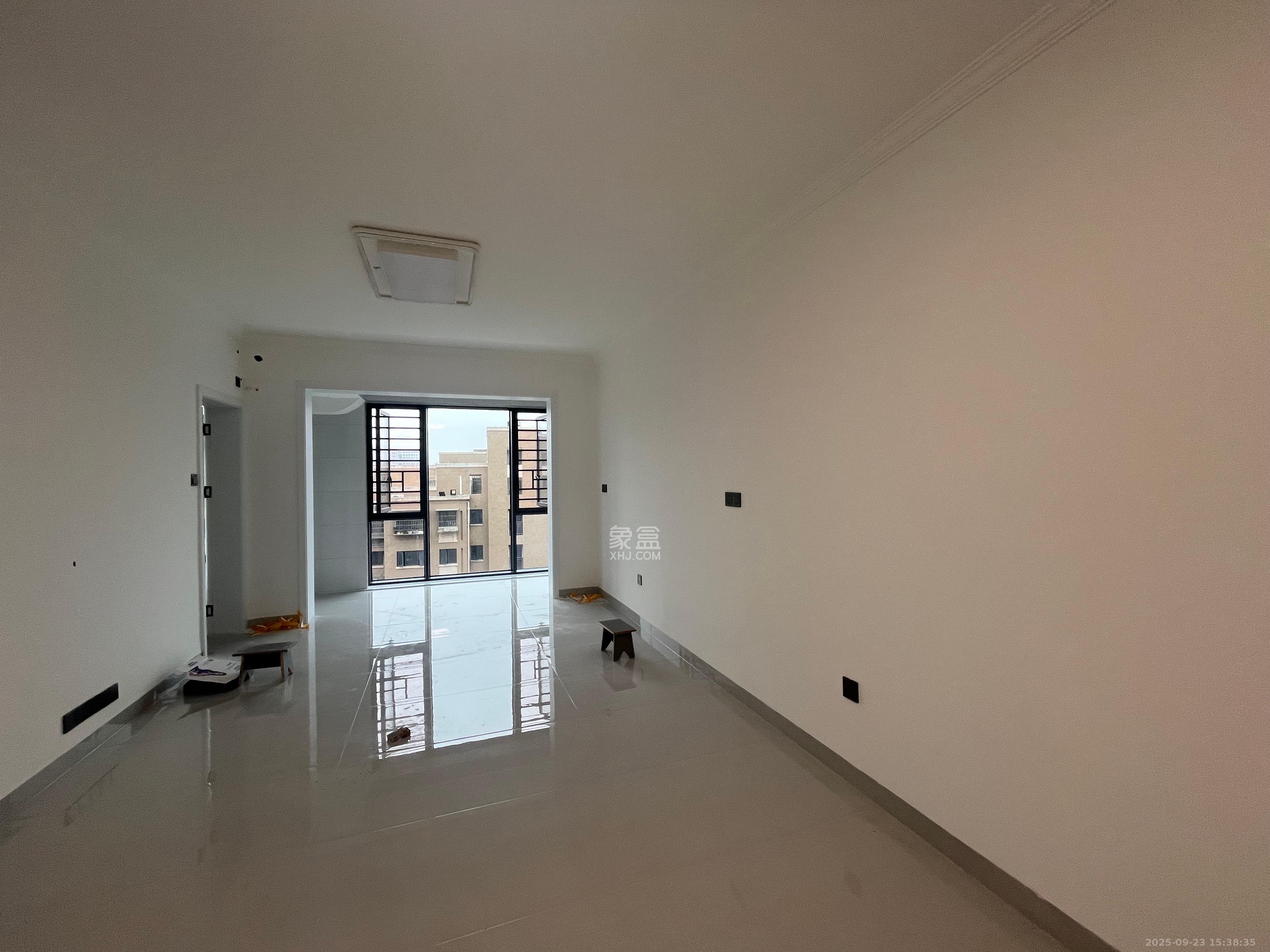 东岸梅园小区 2室1厅1卫 2400.0元/月 东岸梅园小区 2室1厅1卫 2400.0元/月室内图