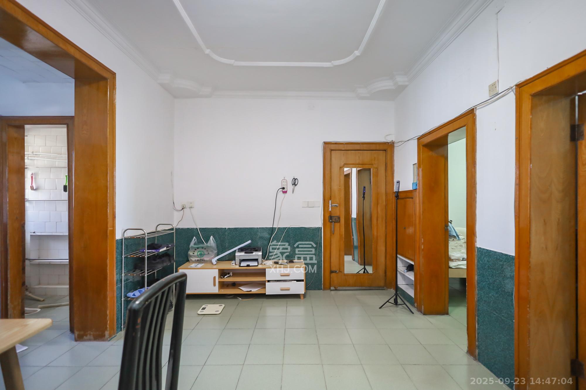 汽车发动机厂宿舍 2室1厅1卫 1500.0元/月 汽车发动机厂宿舍 2室1厅1卫 1500.0元/月室内图