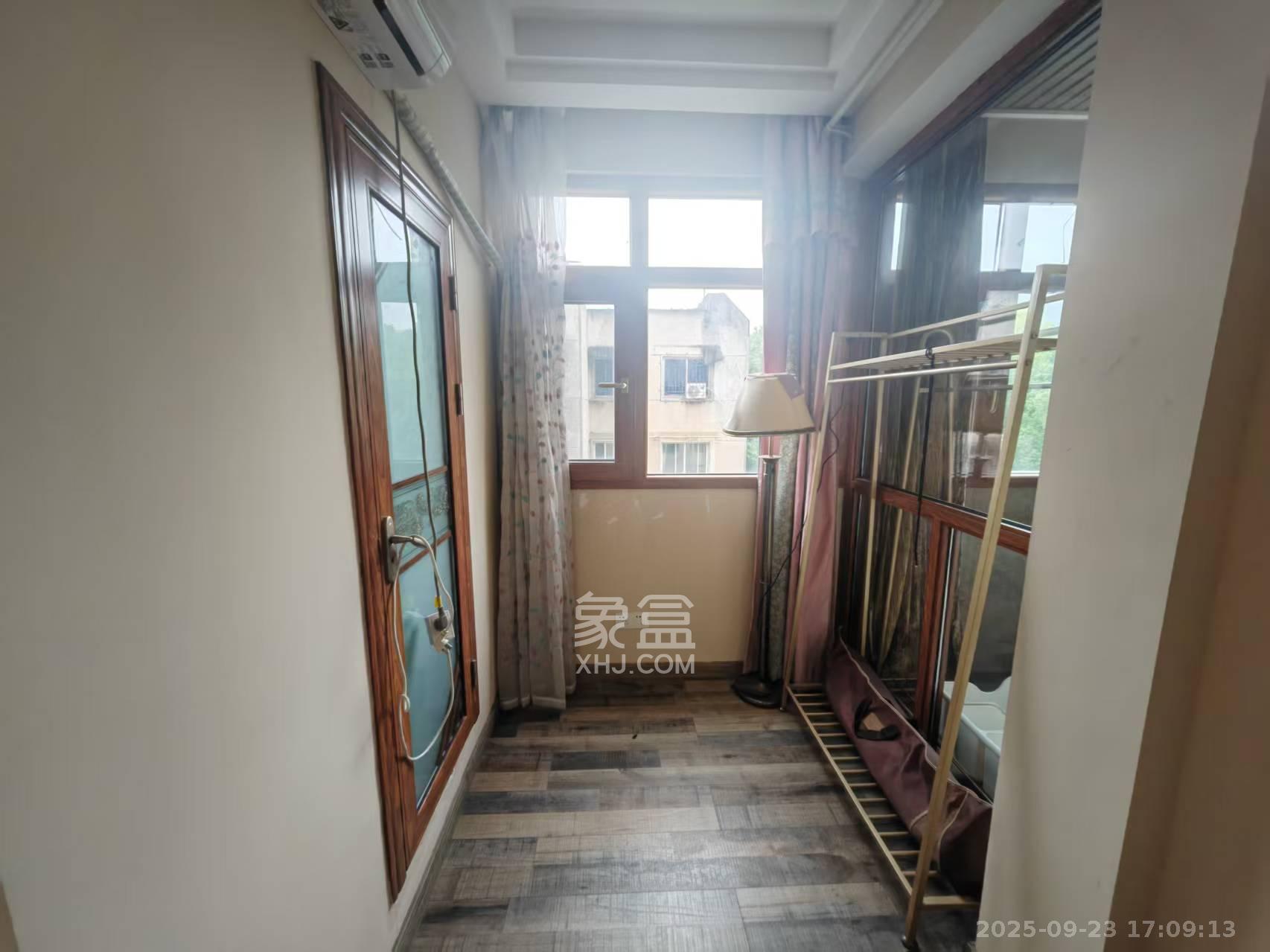 武警医院家属区  3室2厅1卫    3100.0元/月室内图