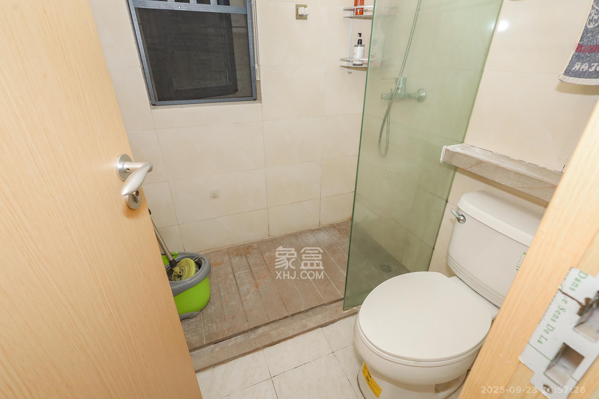 启迪协信中心  2室2厅1卫    68.0万 启迪协信中心  2室2厅1卫    68.0万卫生间