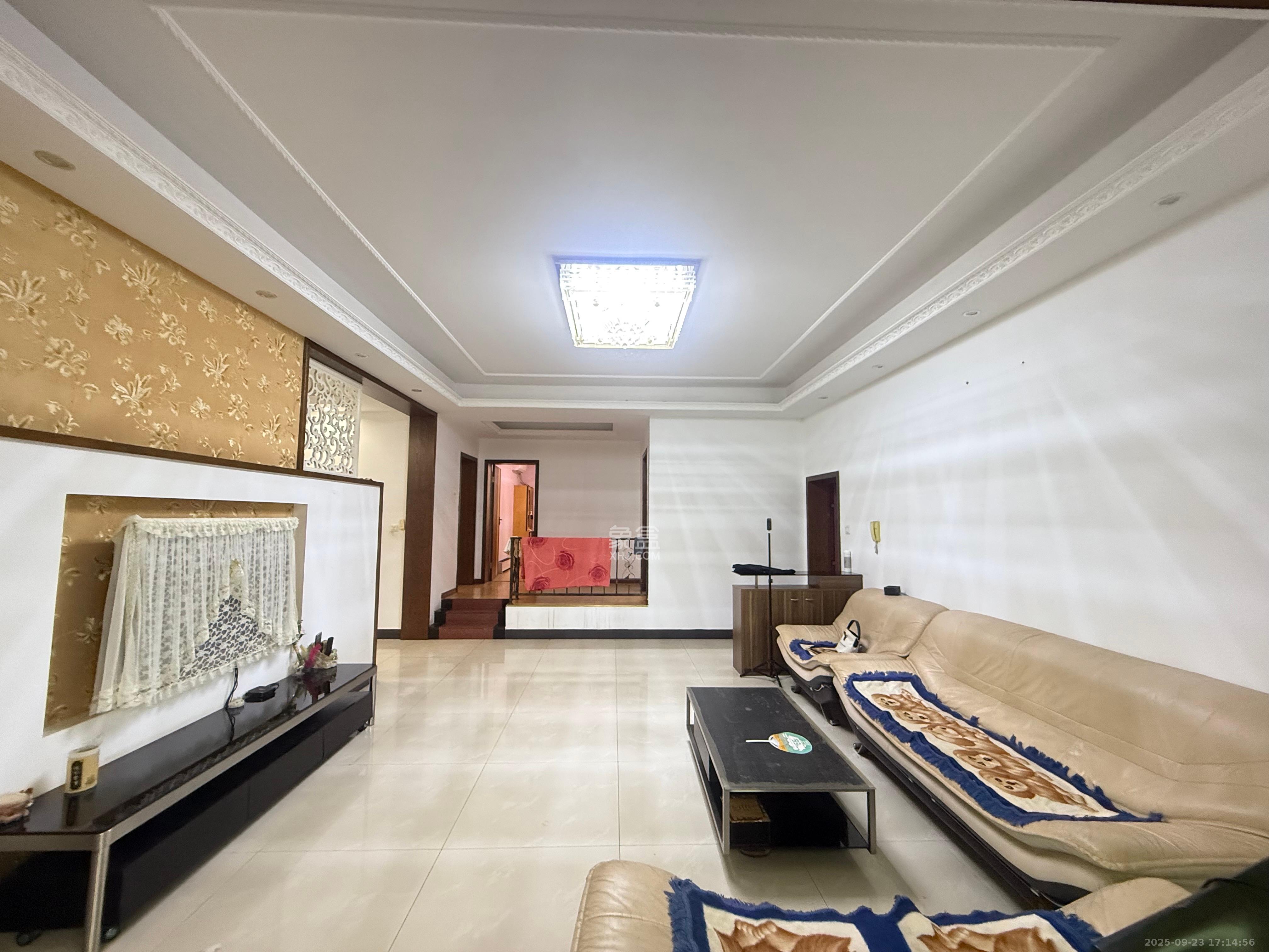 咸嘉新村嘉旺苑 3室2厅2卫 2500.0元/月 咸嘉新村嘉旺苑 3室2厅2卫 2500.0元/月室内图