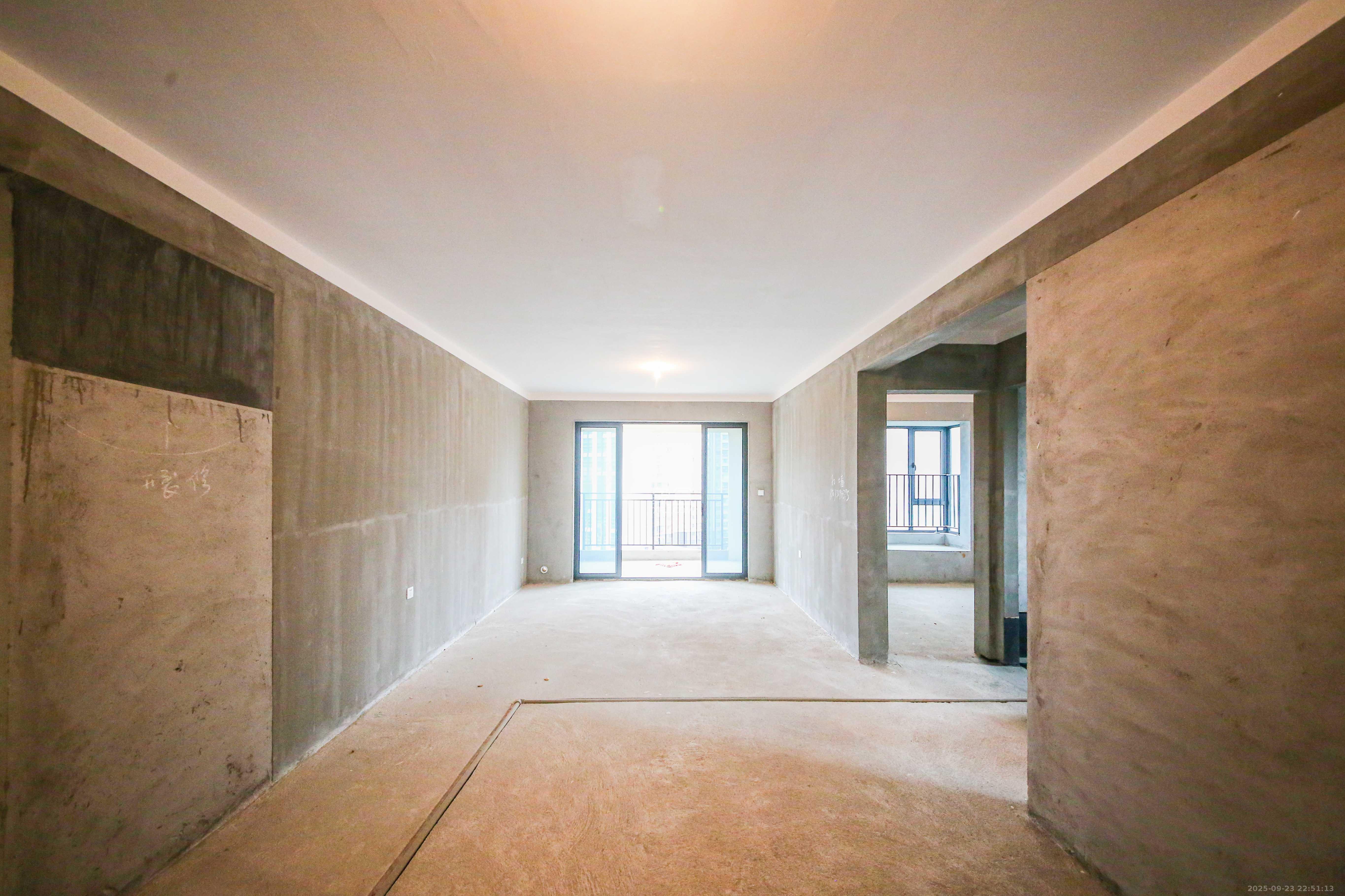 中建钰和城  4室2厅2卫    160.0万客厅