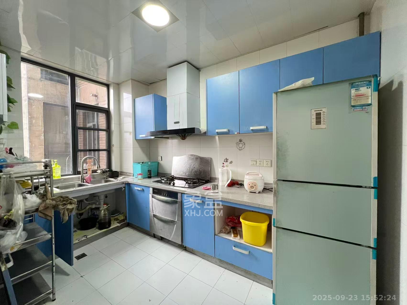 仁和香堤雅境  3室2厅2卫    2800.0元/月室内图