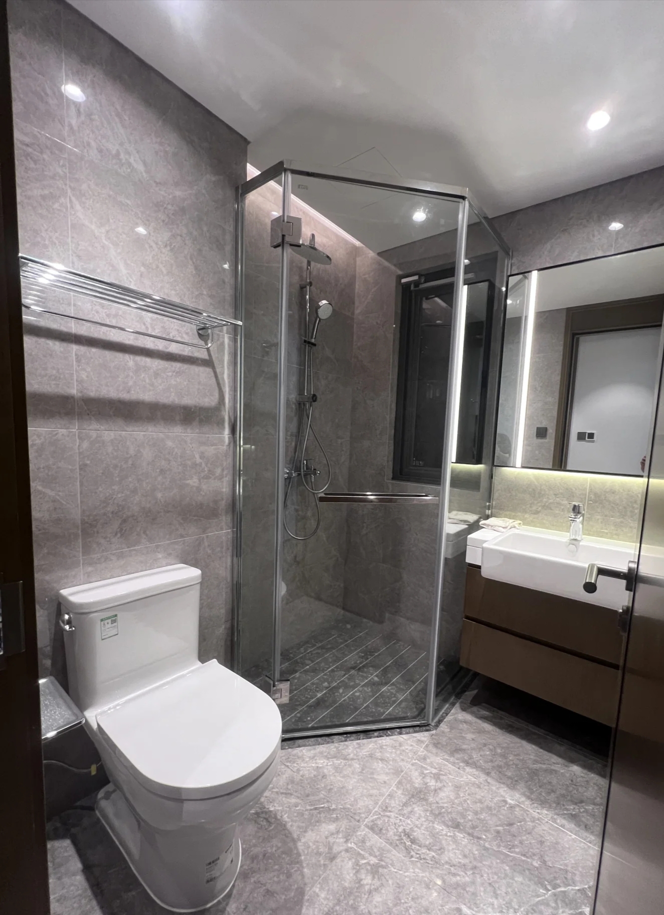 仁恒滨江园(一.二期) 3室2厅2卫 3800.0元/月 仁恒滨江园(一.二期) 3室2厅2卫 3800.0元/月室内图