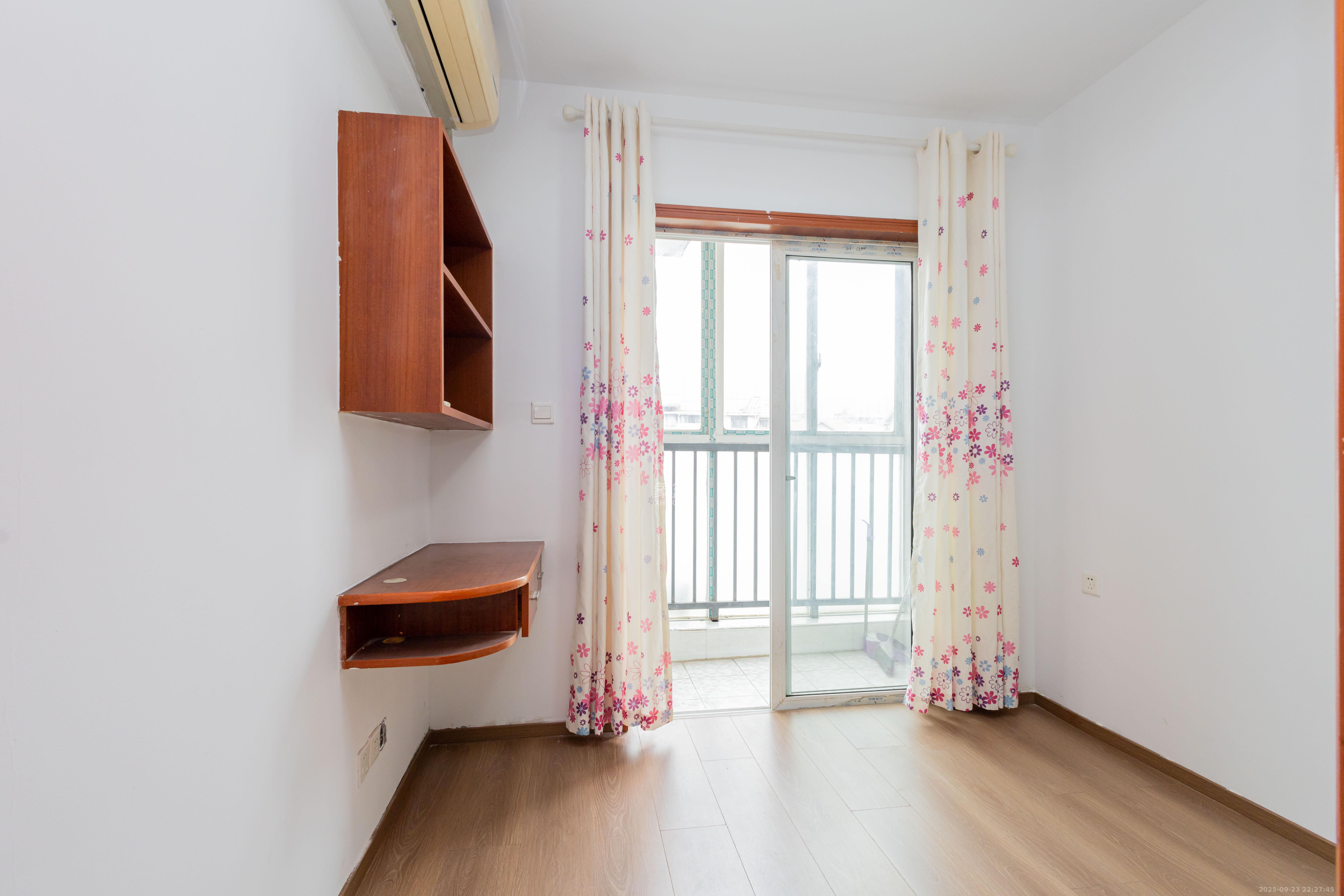 东业苹果社区 3室2厅1卫 43.8万 东业苹果社区 3室2厅1卫 43.8万卧室