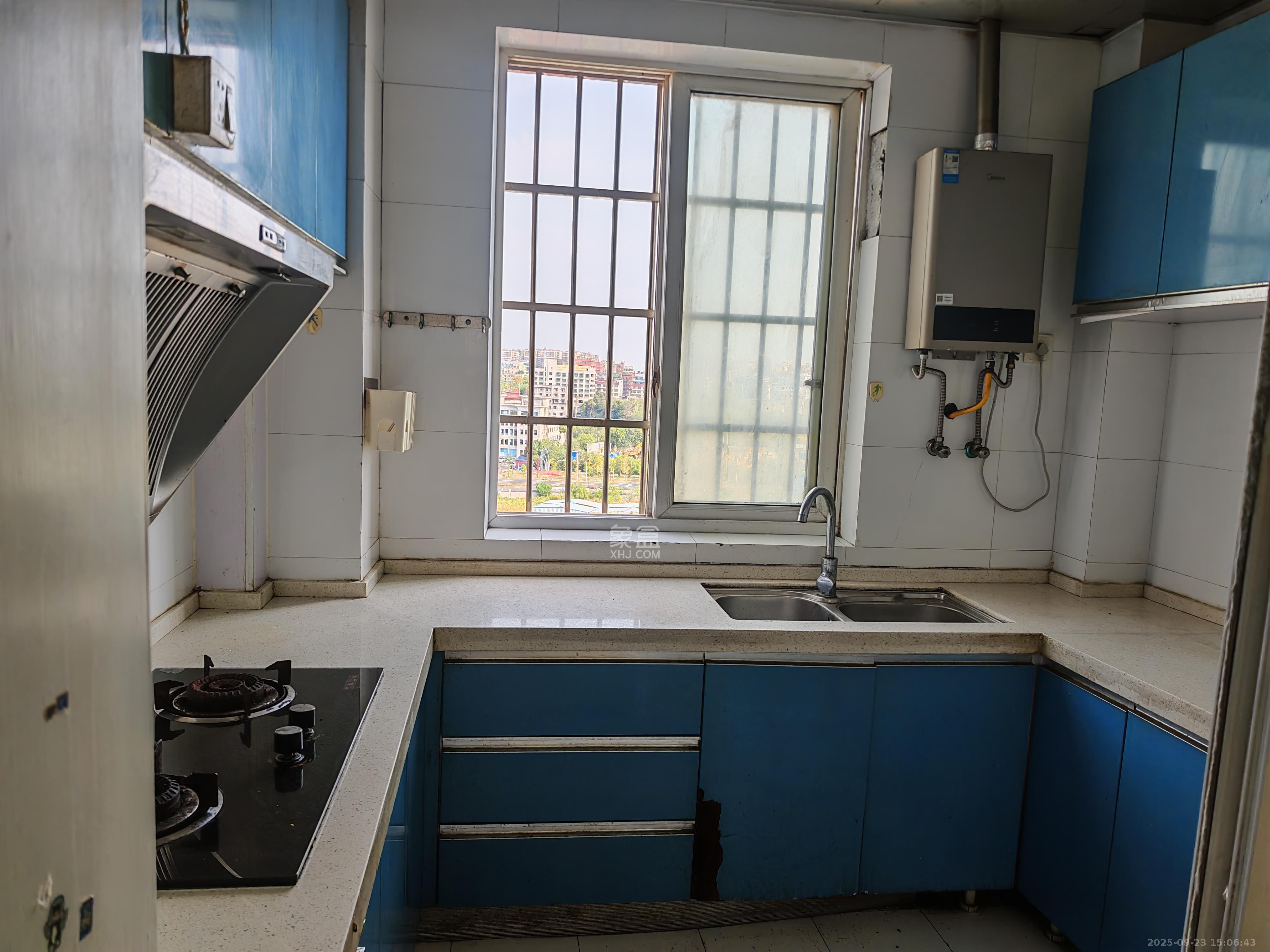 鑫天山城明珠  3室2厅2卫    1500.0元/月室内图