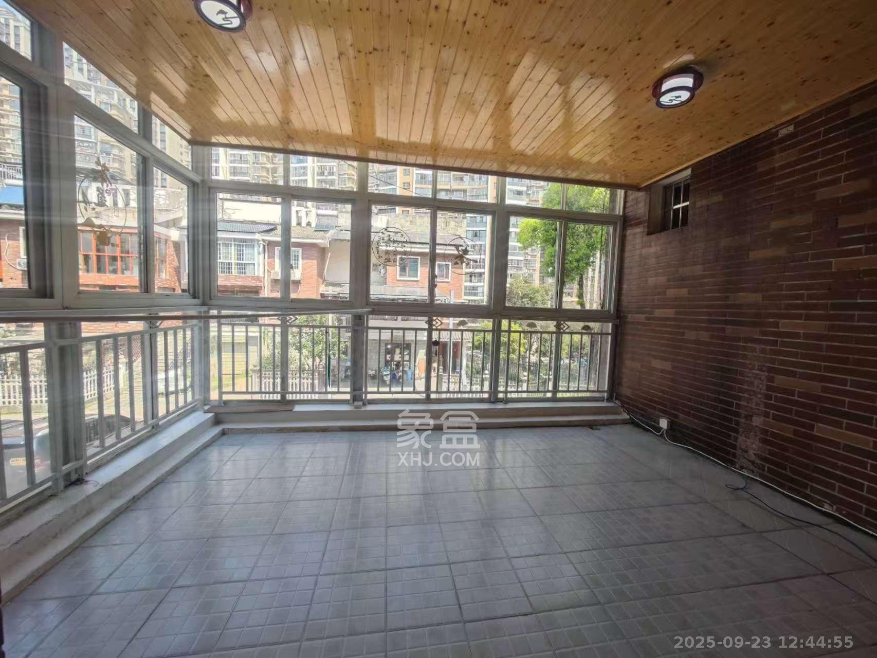 幸福里(幸福里一期) 4室2厅3卫 3500.0元/月 幸福里(幸福里一期) 4室2厅3卫 3500.0元/月室内图