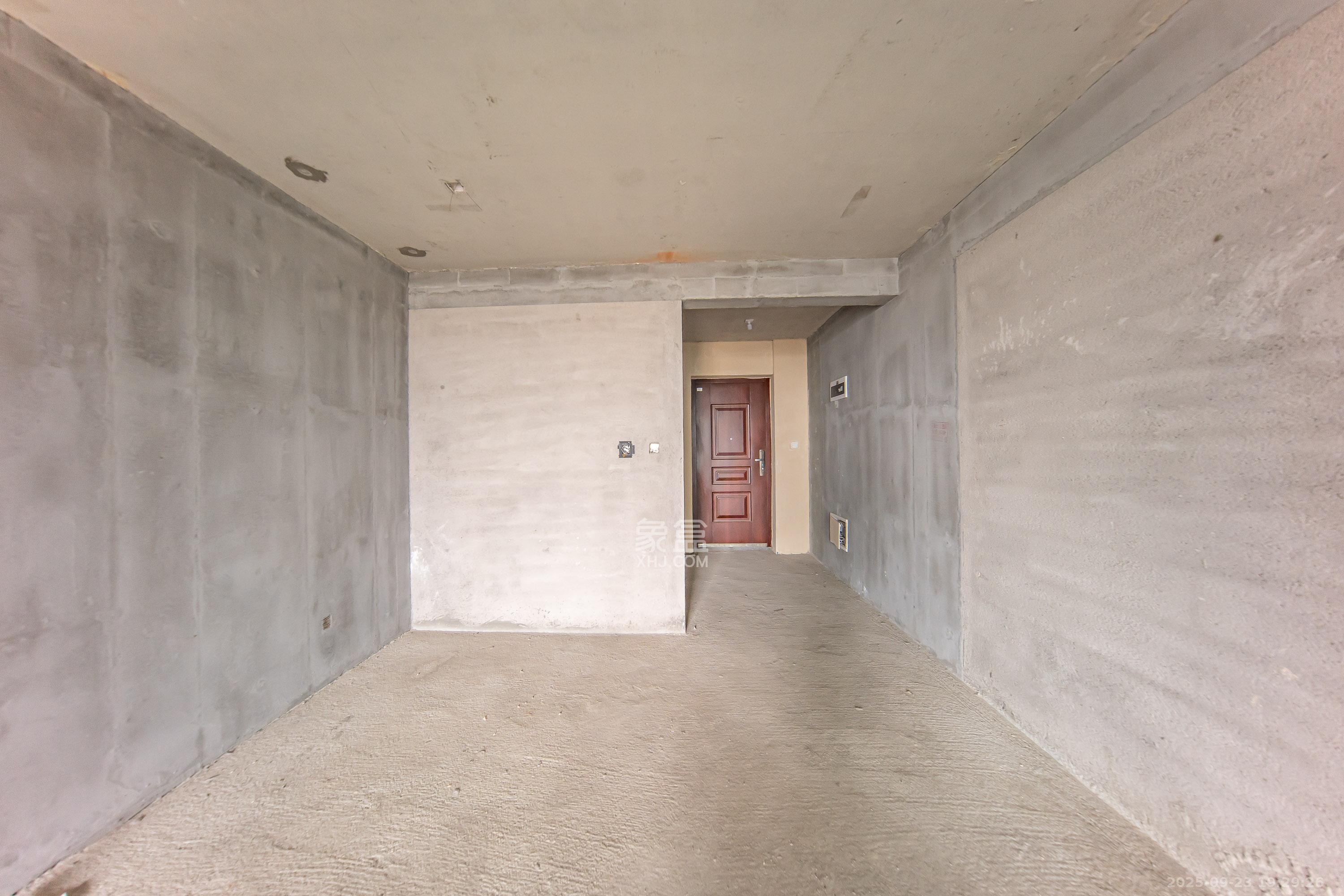 汉高学士府 3室2厅2卫 72.8万 汉高学士府 3室2厅2卫 72.8万客厅