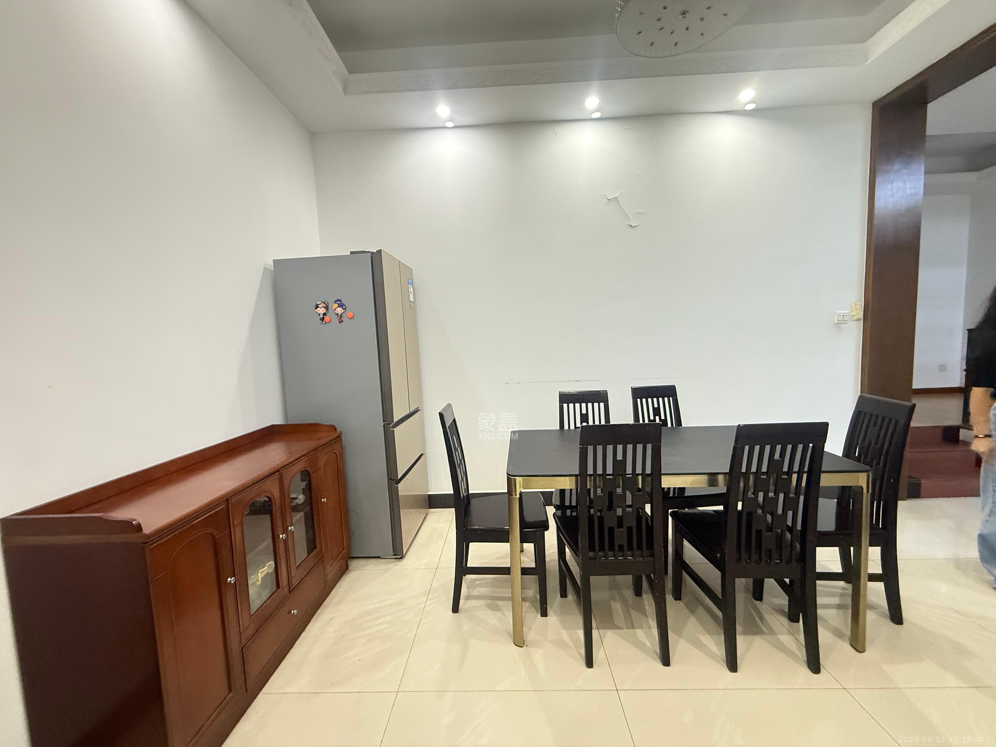 咸嘉新村嘉旺苑 3室2厅2卫 2500.0元/月 咸嘉新村嘉旺苑 3室2厅2卫 2500.0元/月室内图