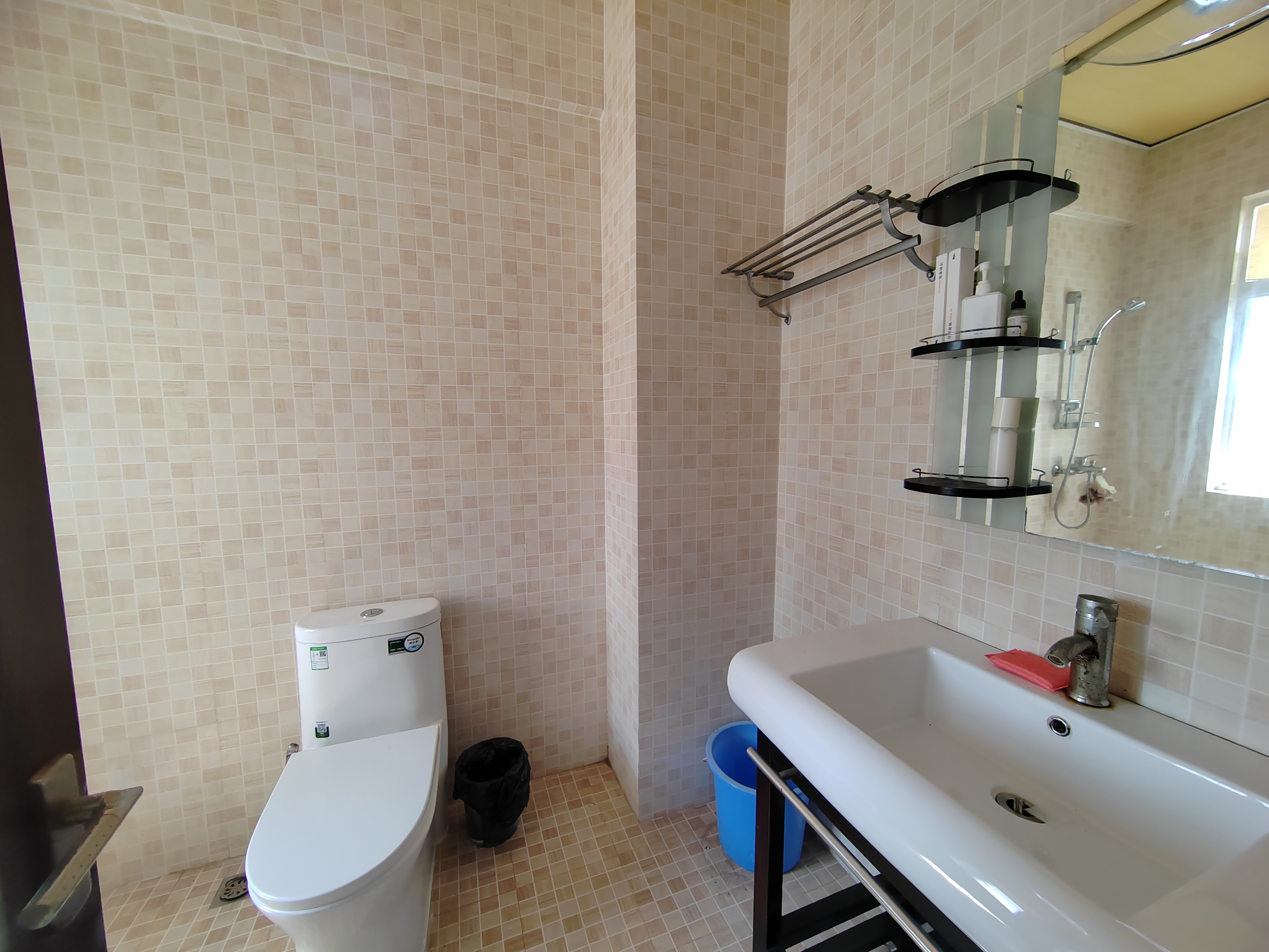 四季华庭1期 3室2厅2卫 2800.0元/月 四季华庭1期 3室2厅2卫 2800.0元/月室内图