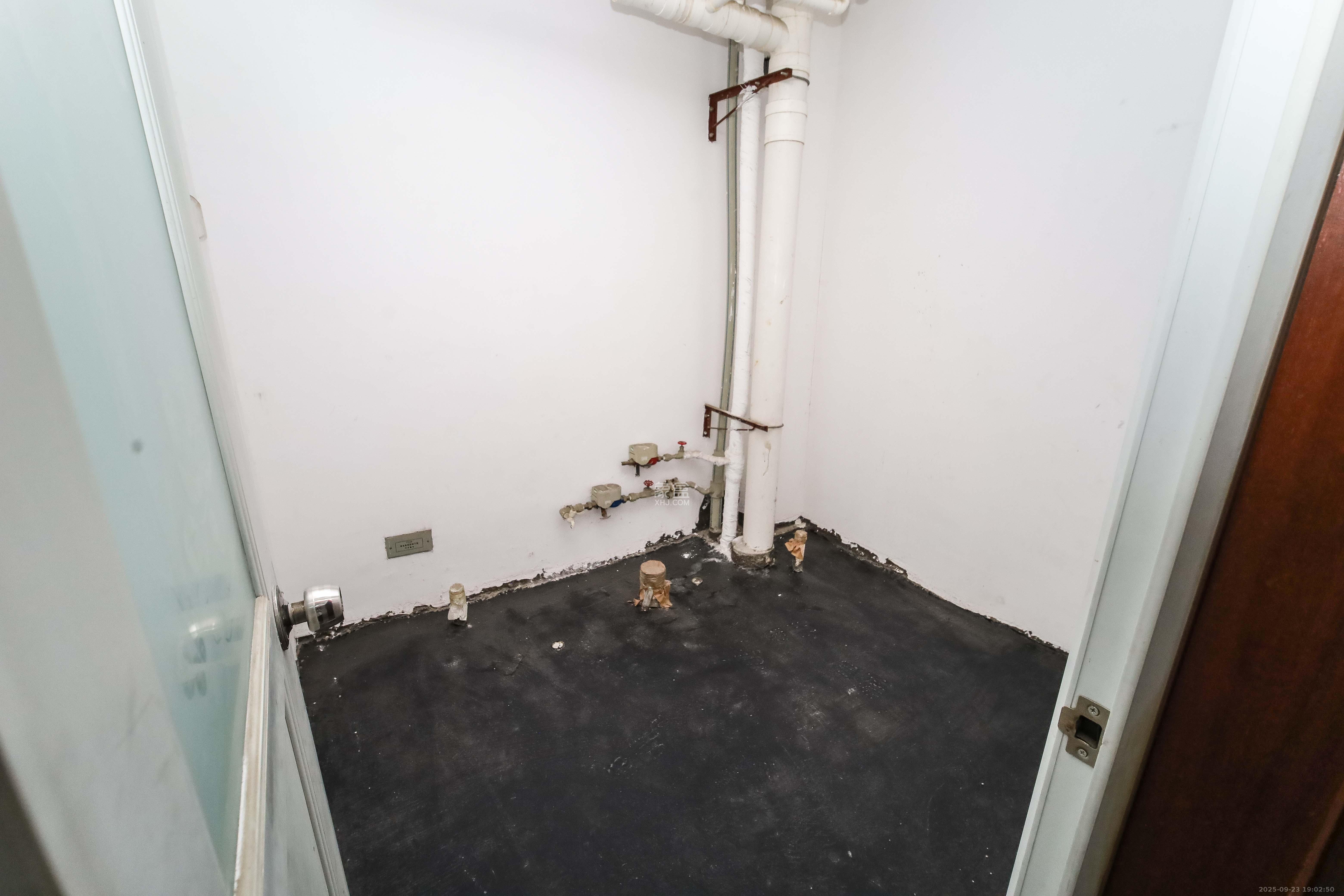 丽景新贵 4室2厅2卫 120.0万 丽景新贵 4室2厅2卫 120.0万卫生间