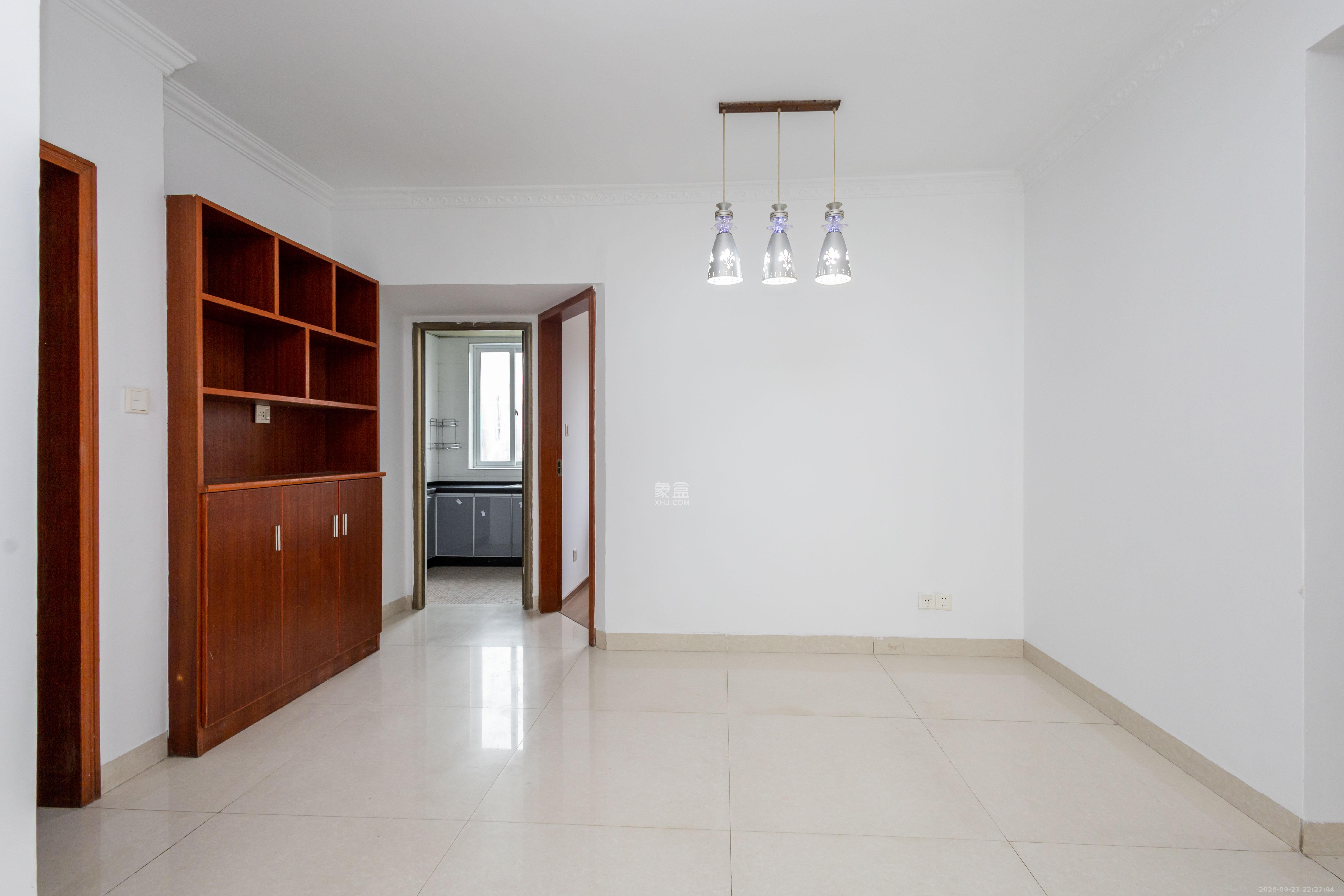 东业苹果社区 3室2厅1卫 43.8万 东业苹果社区 3室2厅1卫 43.8万客厅