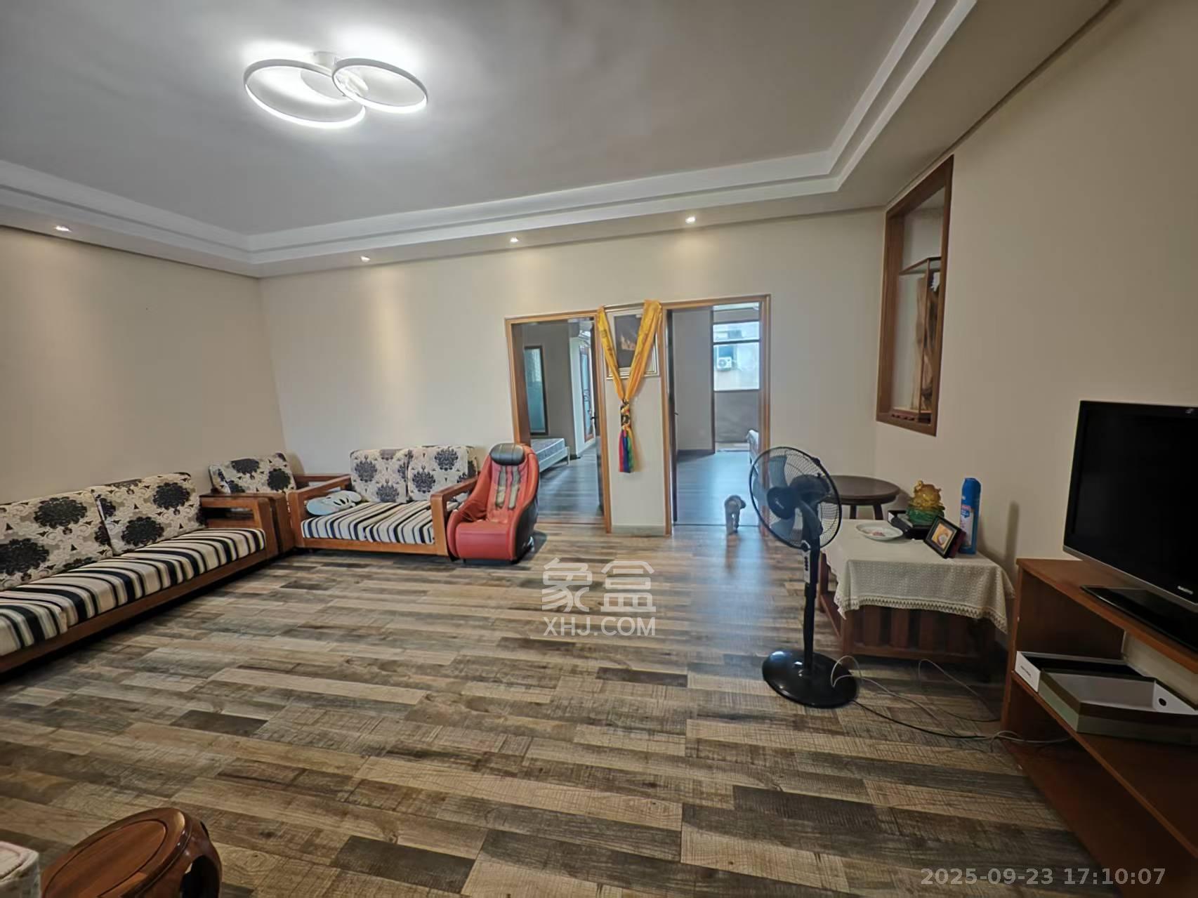 武警医院家属区  3室2厅1卫    3100.0元/月室内图