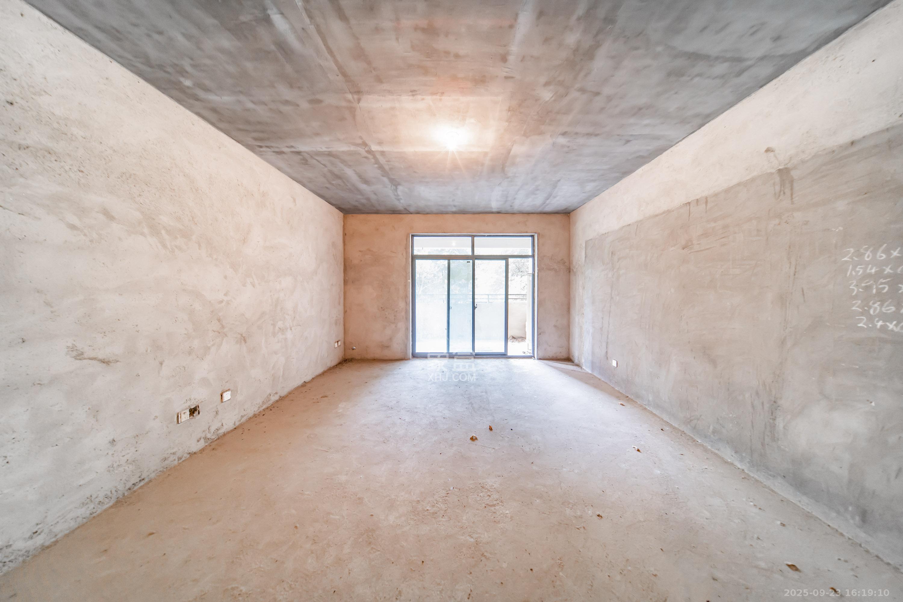 麓山翰林苑 4室2厅2卫 130.0万 麓山翰林苑 4室2厅2卫 130.0万客厅