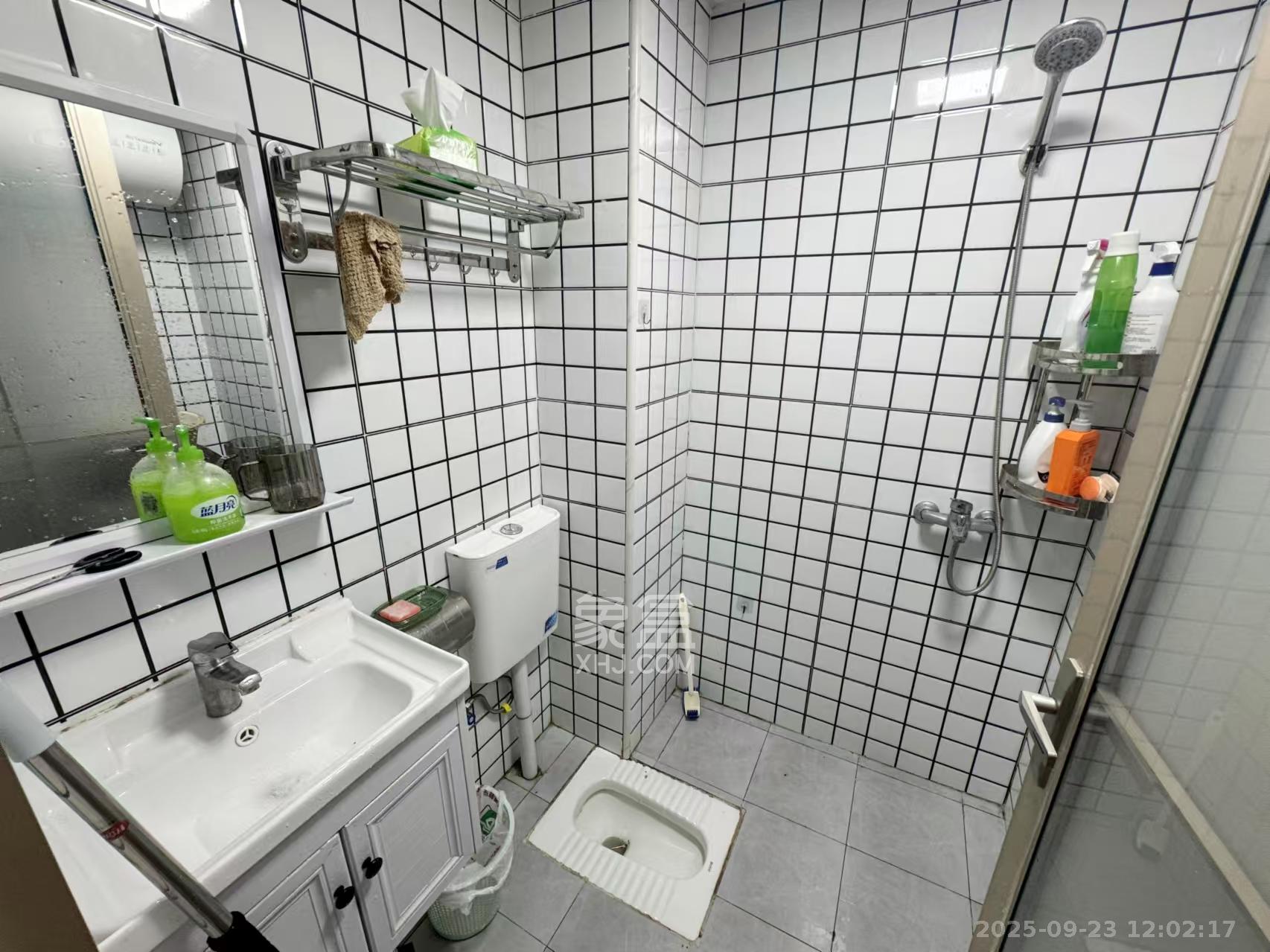 中南国际眼镜城(中伟商业中心) 1室1厅1卫 1300.0元/月 中南国际眼镜城(中伟商业中心) 1室1厅1卫 1300.0元/月室内图