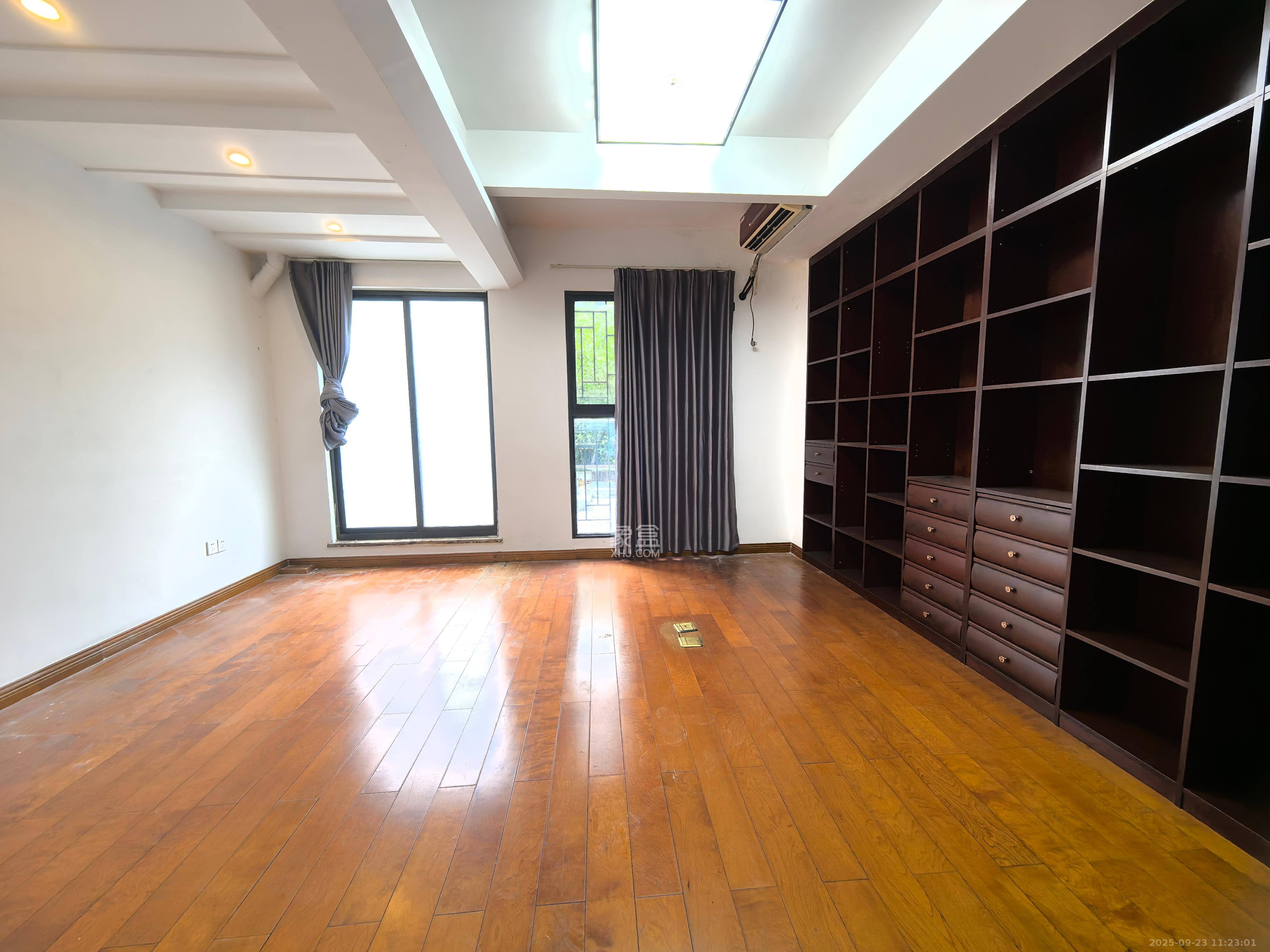 万科城 5室2厅2卫 10000.0元/月 万科城 5室2厅2卫 10000.0元/月室内图