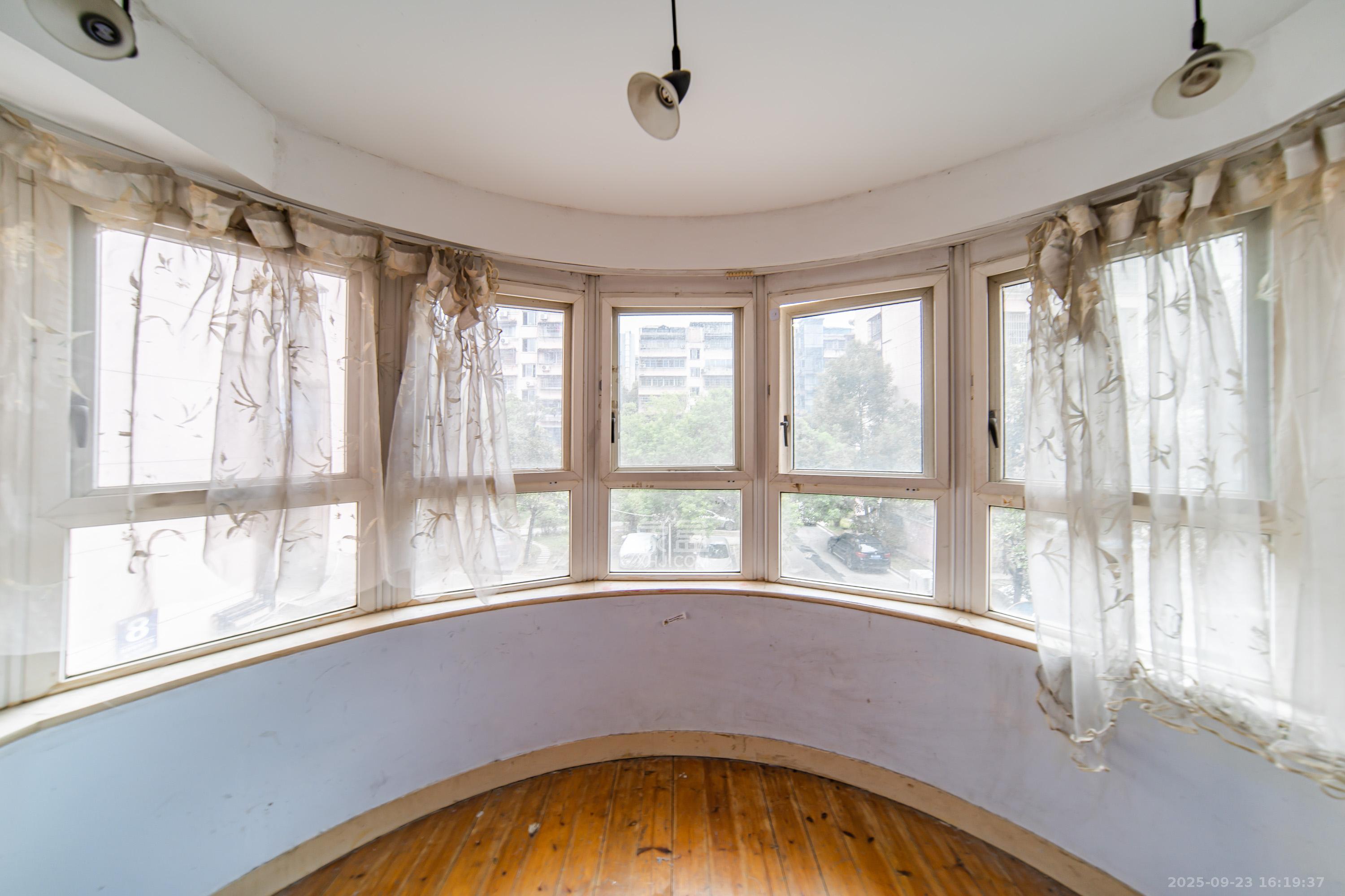 科教新村 3室2厅1卫 106.0万 科教新村 3室2厅1卫 106.0万阳台