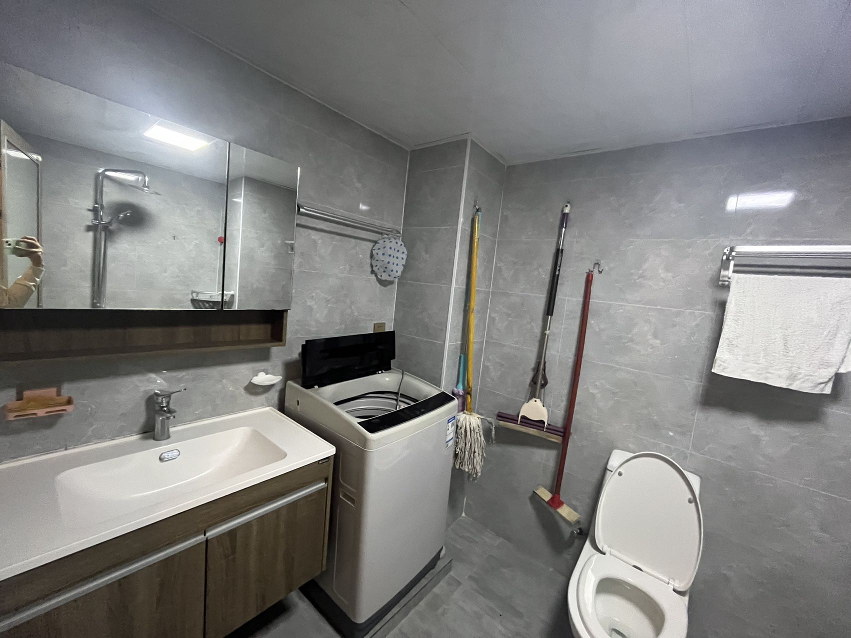 鑫天国际（鑫天偶遇）  1室1厅1卫    1200.0元/月室内图1