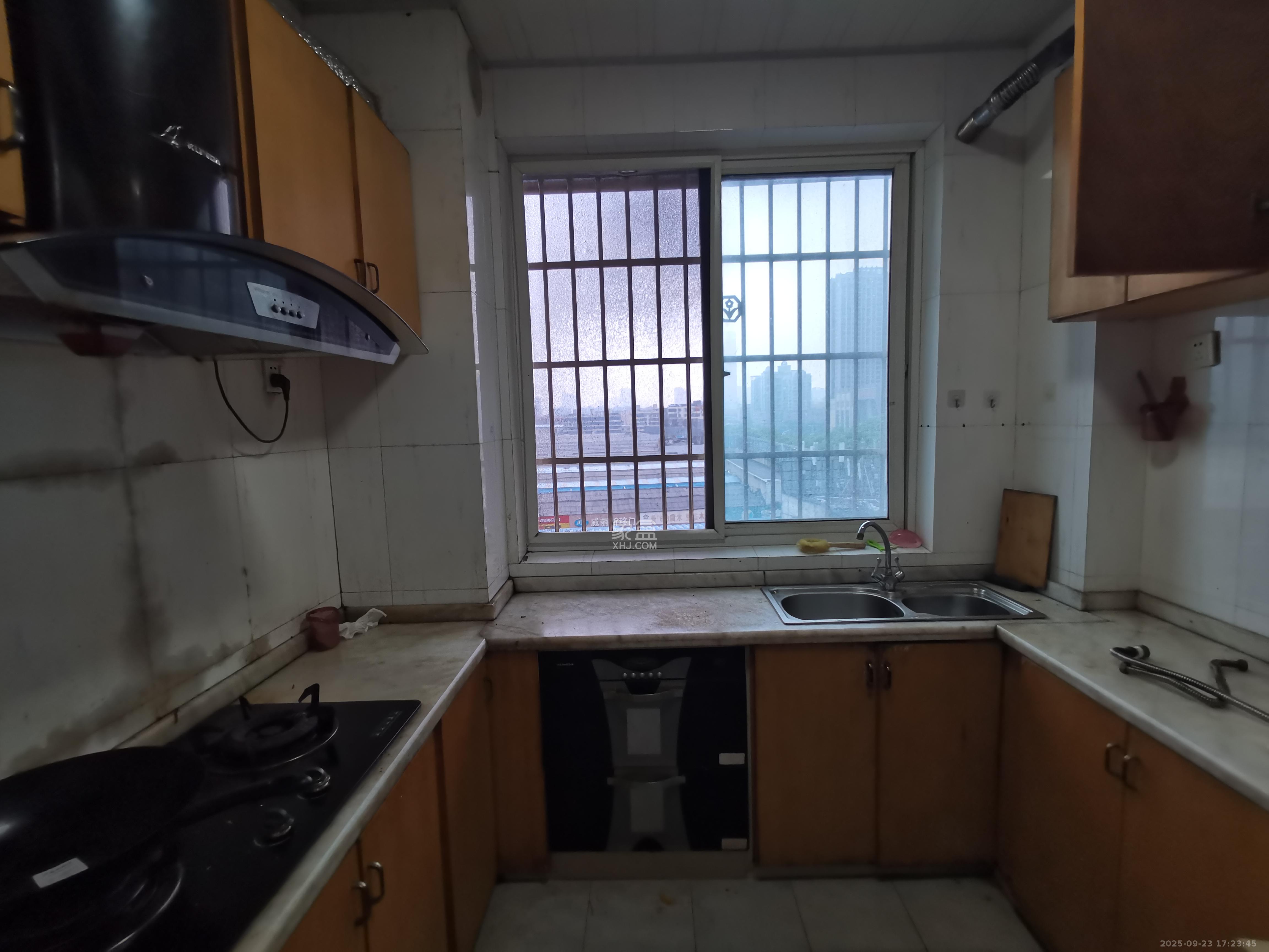 长建建材市场 2室2厅1卫 1600.0元/月 长建建材市场 2室2厅1卫 1600.0元/月室内图