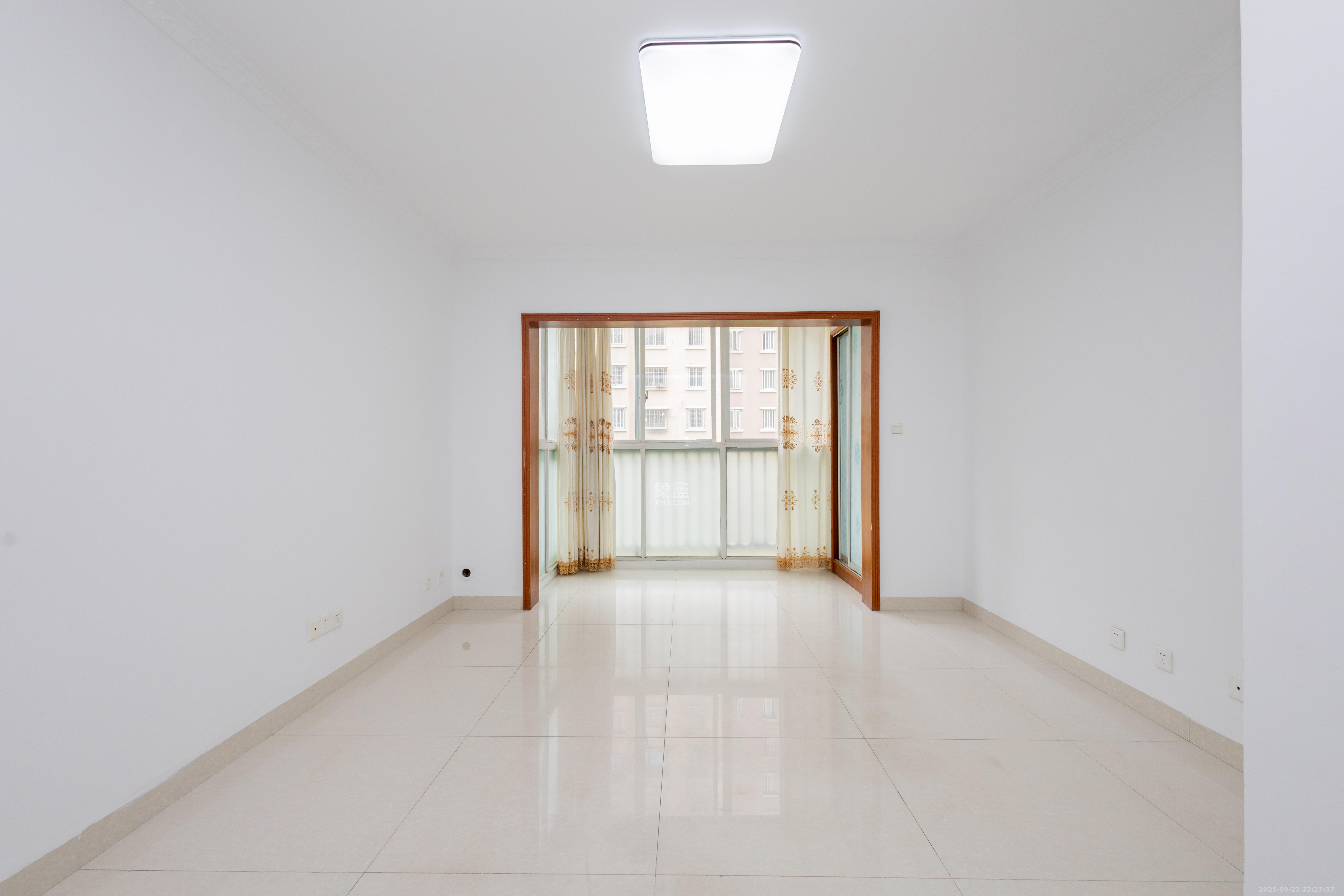 东业苹果社区 3室2厅1卫 43.8万 东业苹果社区 3室2厅1卫 43.8万客厅