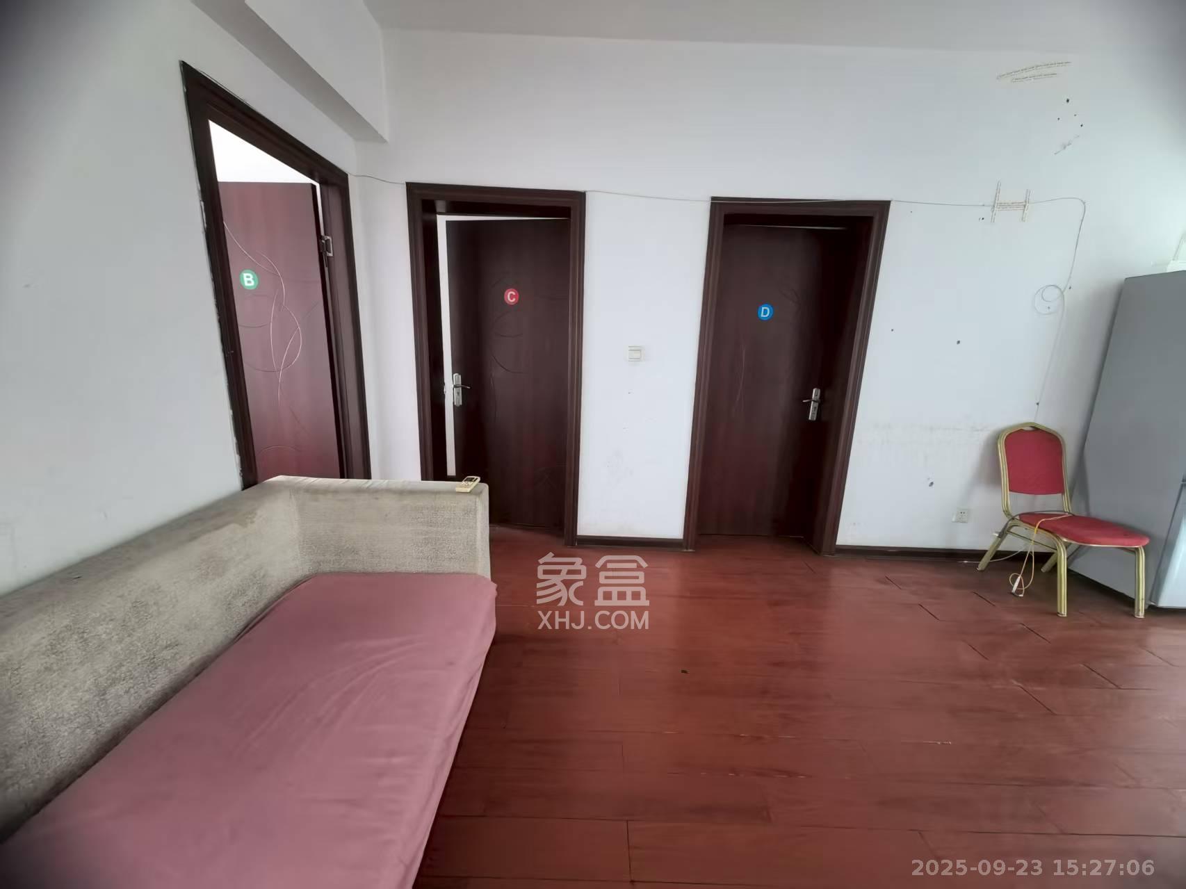 长宝1667  3室2厅2卫    5000.0元/月室内图