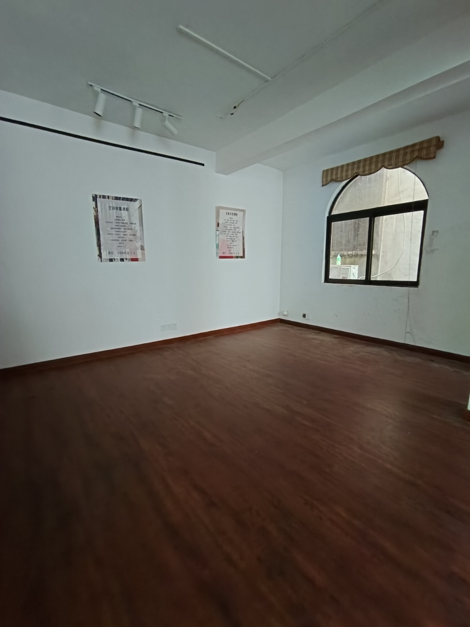 龙园别墅 6室3厅1卫 9900.0元/月 龙园别墅 6室3厅1卫 9900.0元/月室内图