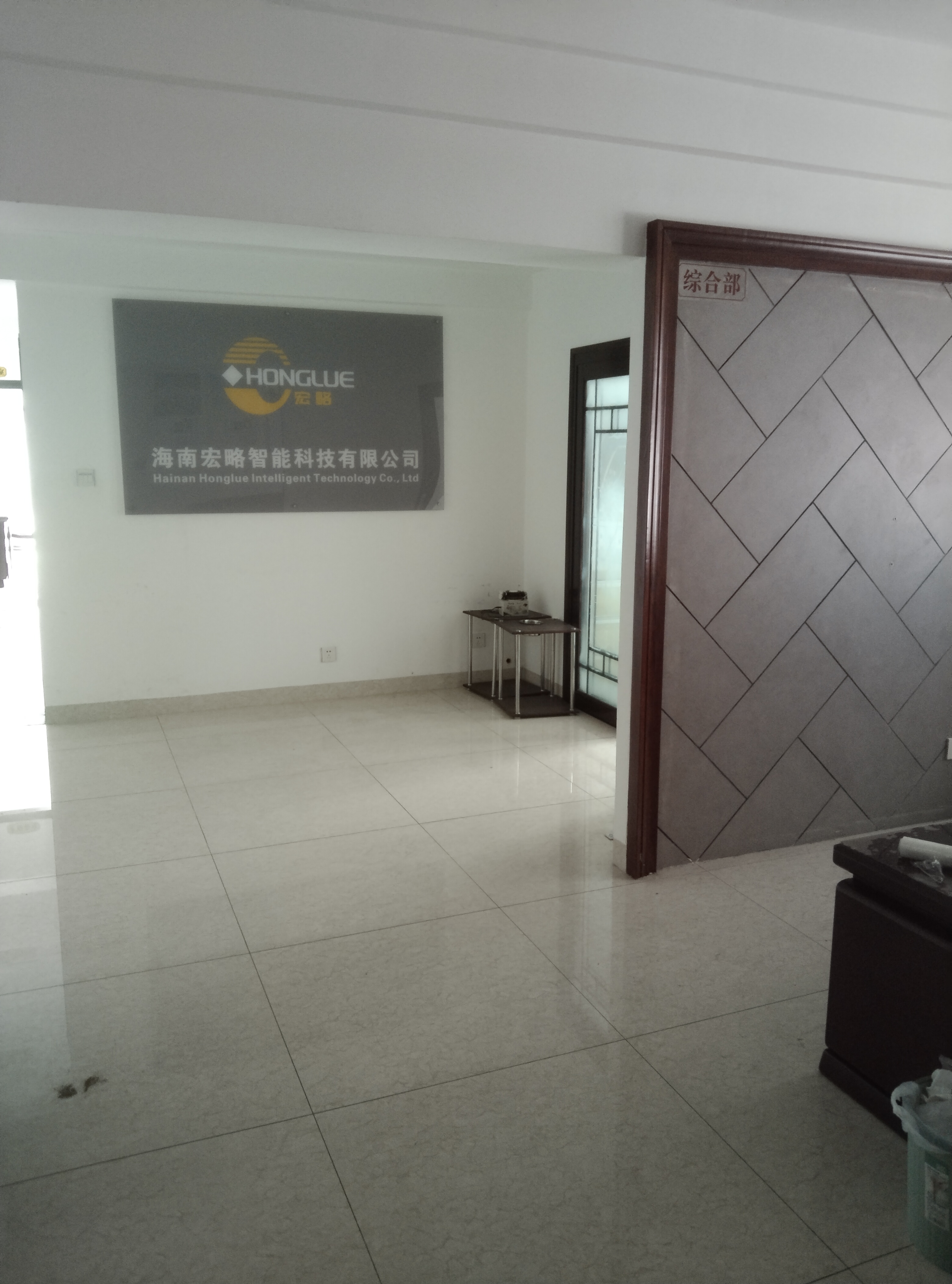 名门广场北区(二期) 3室2厅2卫 3000.0元/月 名门广场北区(二期) 3室2厅2卫 3000.0元/月室内图