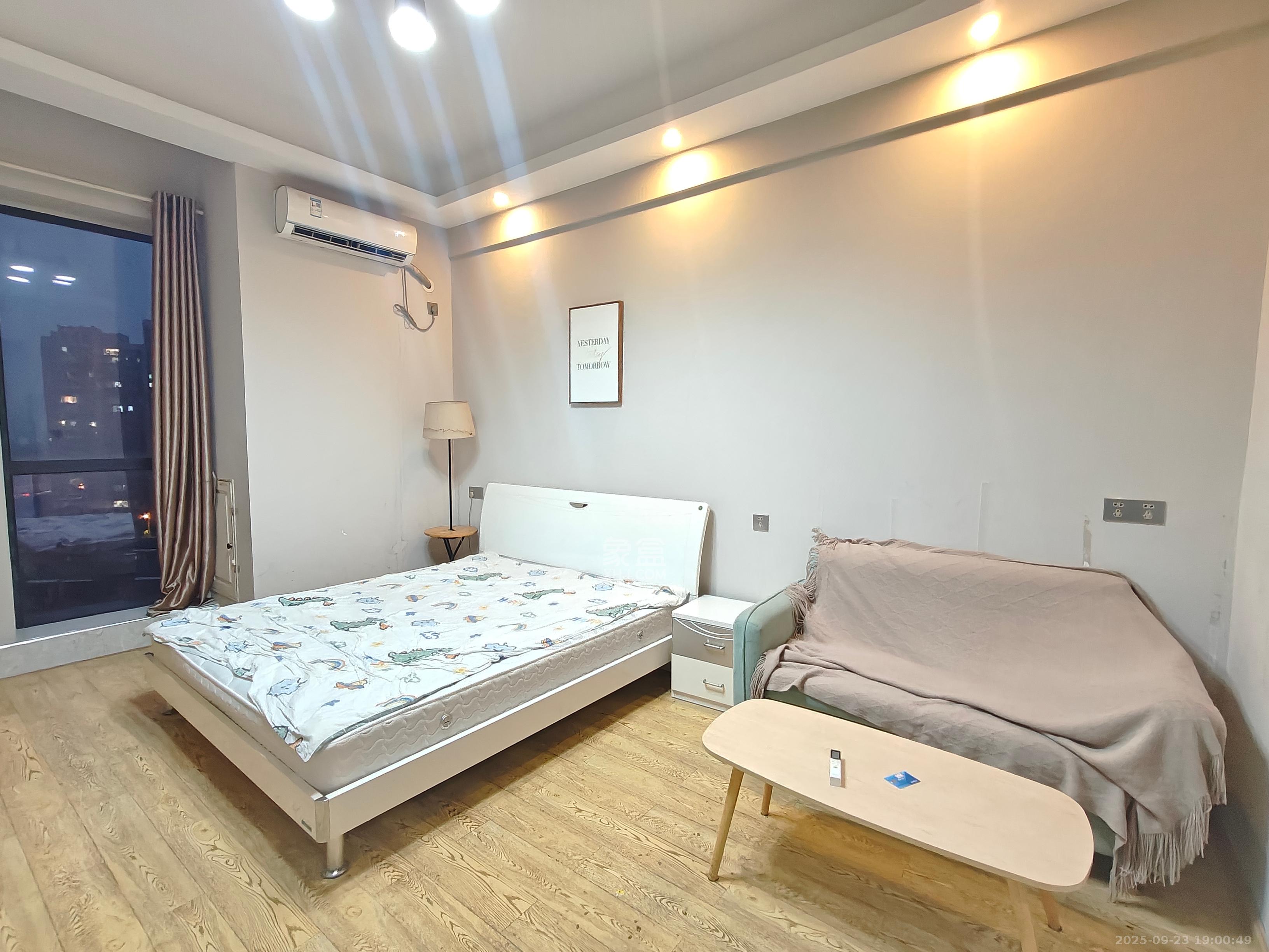 新世界广场 1室1厅1卫 1500.0元/月 新世界广场 1室1厅1卫 1500.0元/月室内图