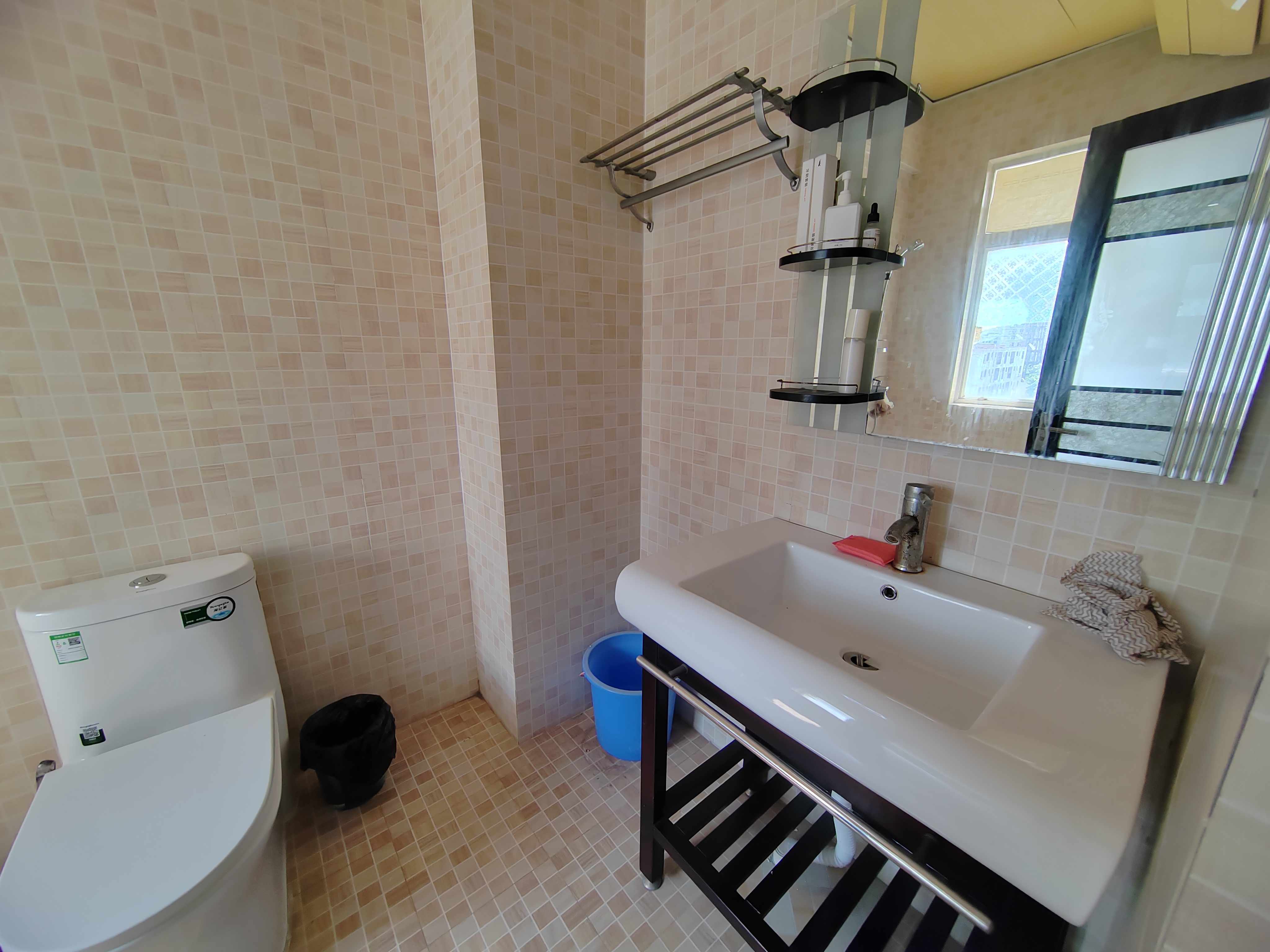 四季华庭1期 3室2厅2卫 2800.0元/月 四季华庭1期 3室2厅2卫 2800.0元/月室内图