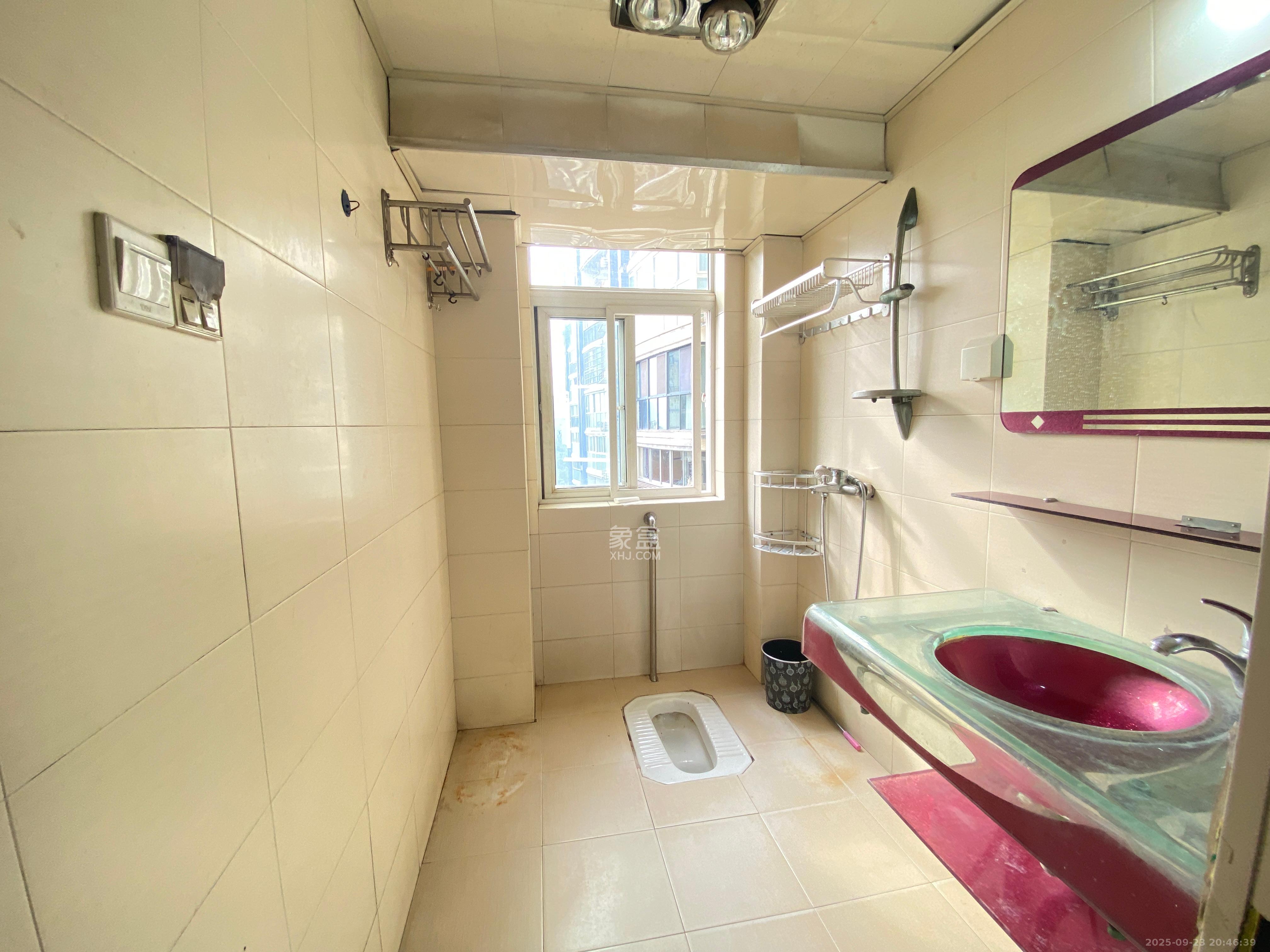 麓谷E家人  3室2厅1卫    2100.0元/月室内图