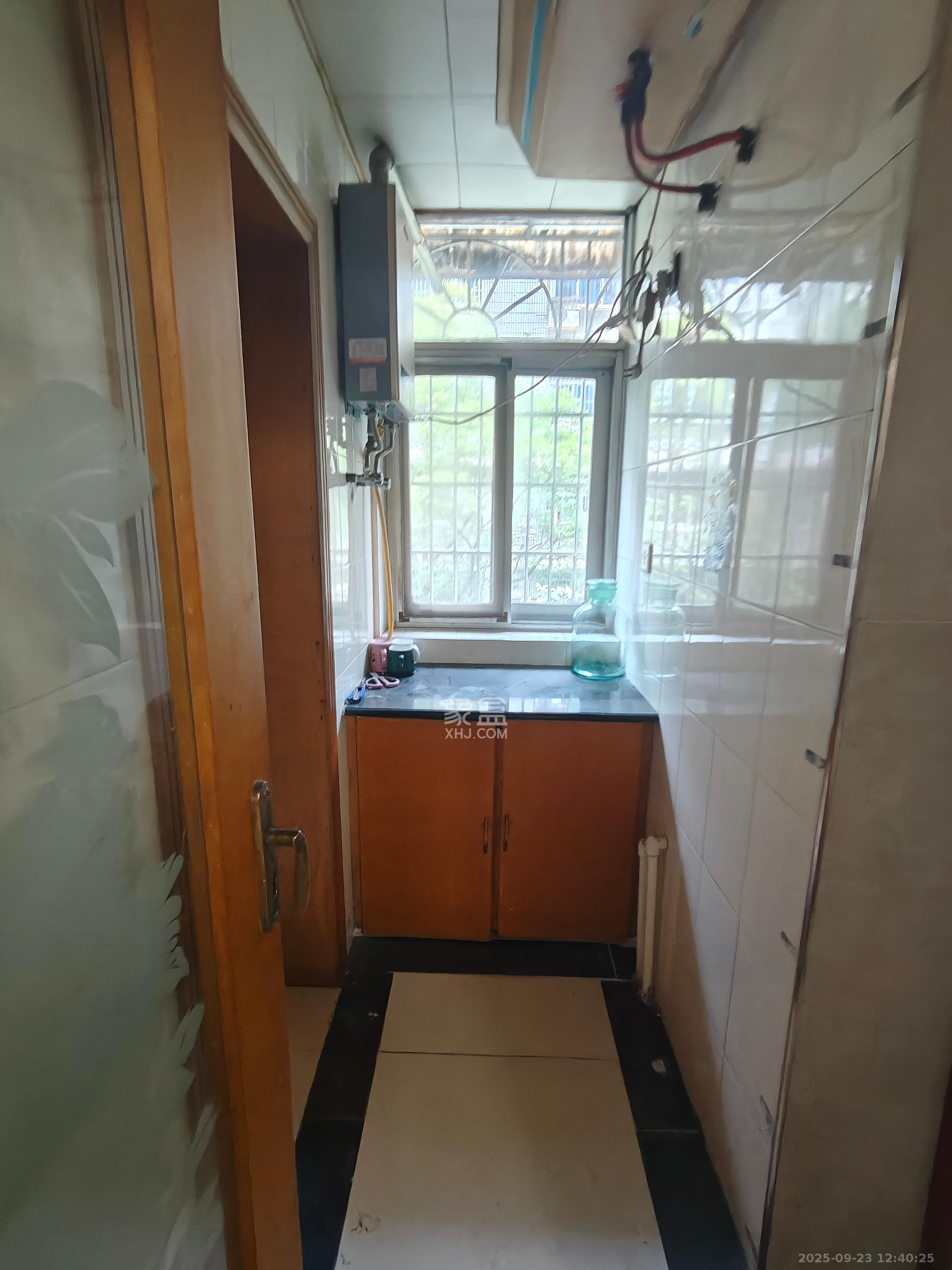 军安苑小区 4室2厅2卫 2000.0元/月 军安苑小区 4室2厅2卫 2000.0元/月室内图