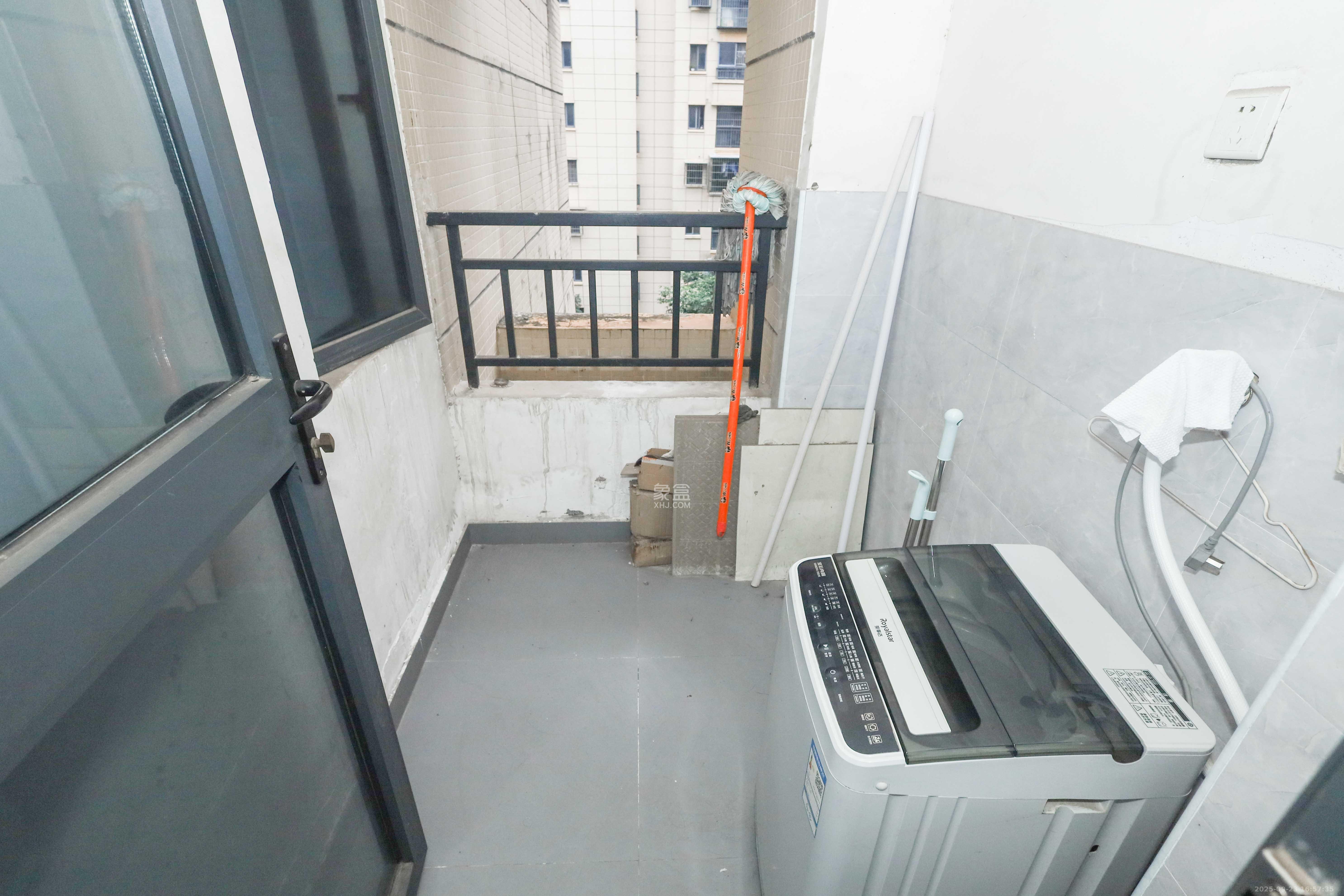 保利麓谷林语A区  2室1厅1卫    68.0万厨房