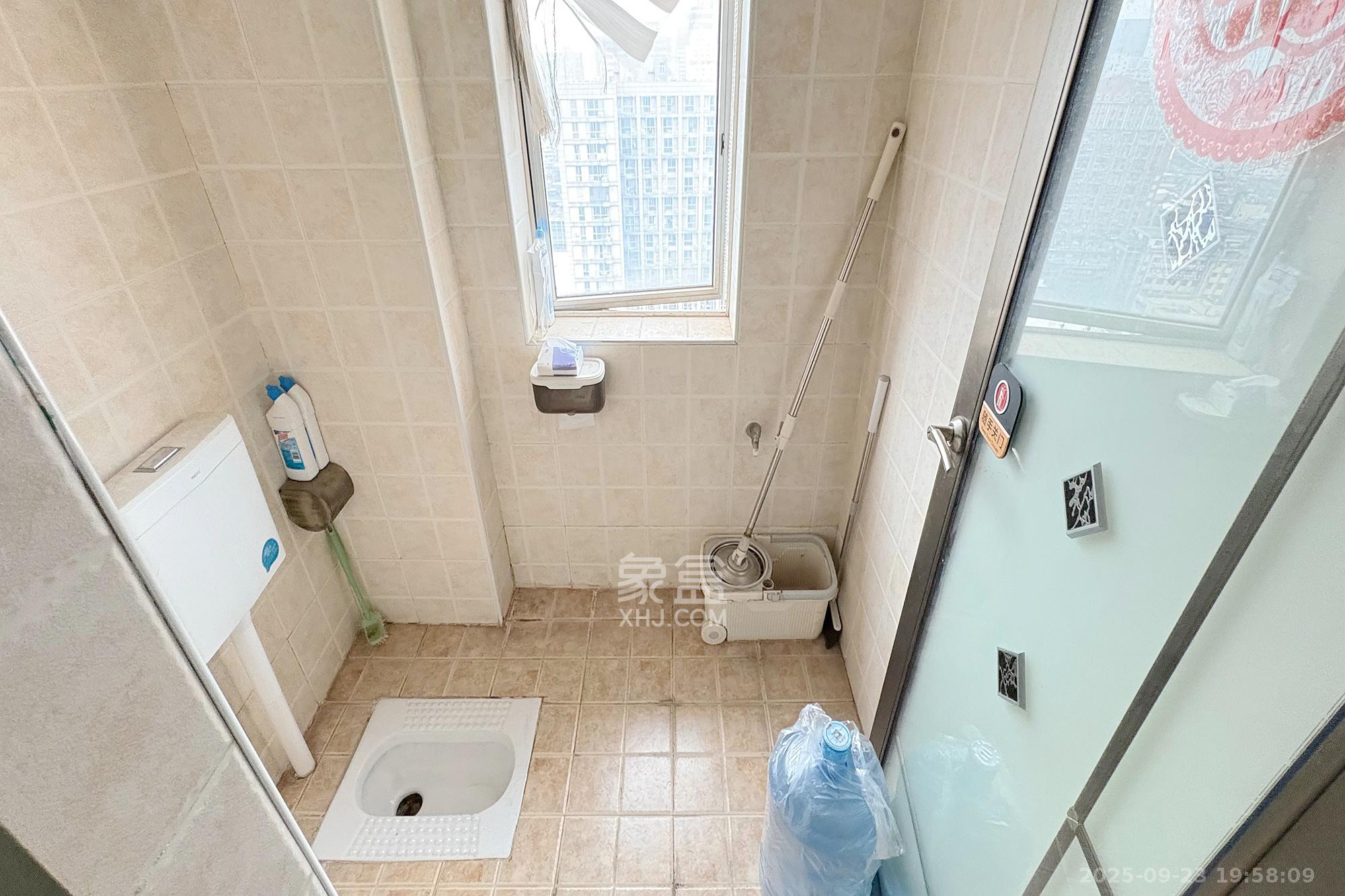 君临国际 2室2厅1卫 117.0万 君临国际 2室2厅1卫 117.0万卫生间