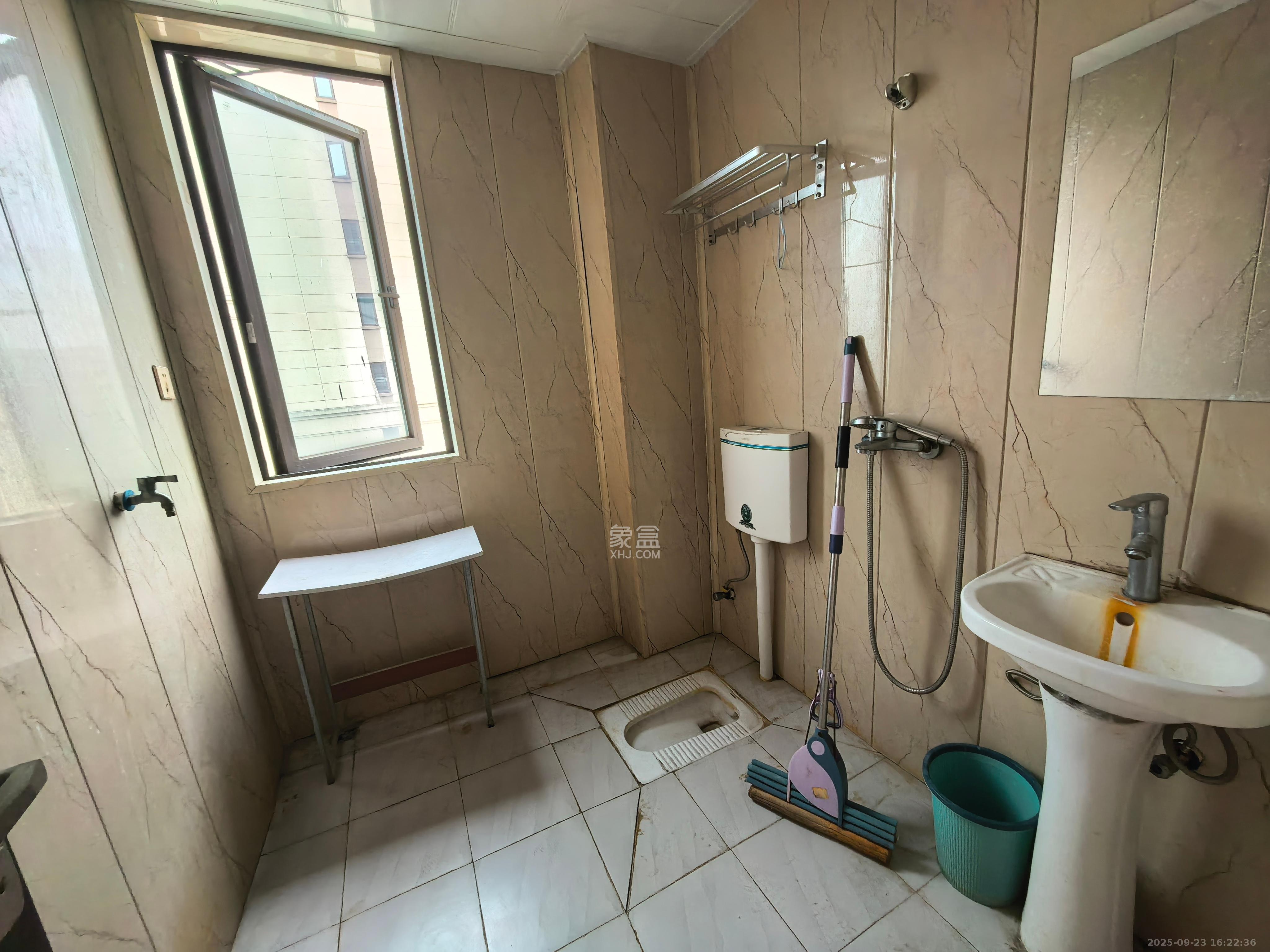 华润置地广场二期 3室2厅3卫 2000.0元/月 华润置地广场二期 3室2厅3卫 2000.0元/月室内图